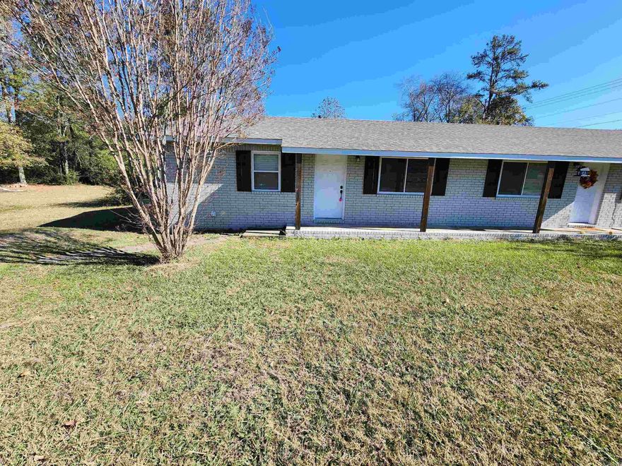 Newly renovated 2 bedroom 1 bathroom duplex in Benton. Fenced in backyard, refrigerator provided. Close to everything. Small pet allowed with approval, deposit and pet rent. Owner provides trash and lawncare.