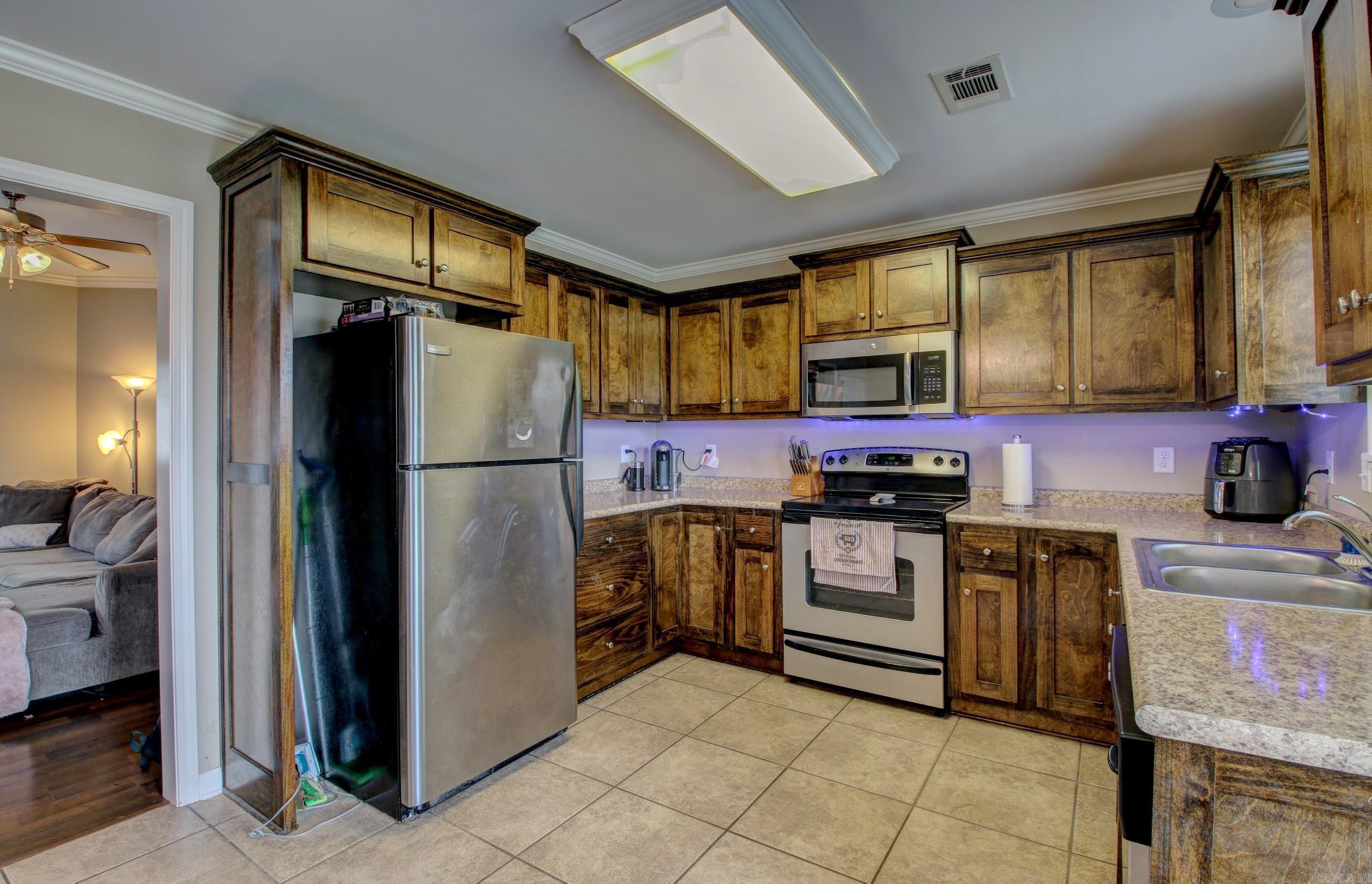 STONEHENGE PLACE - Residential