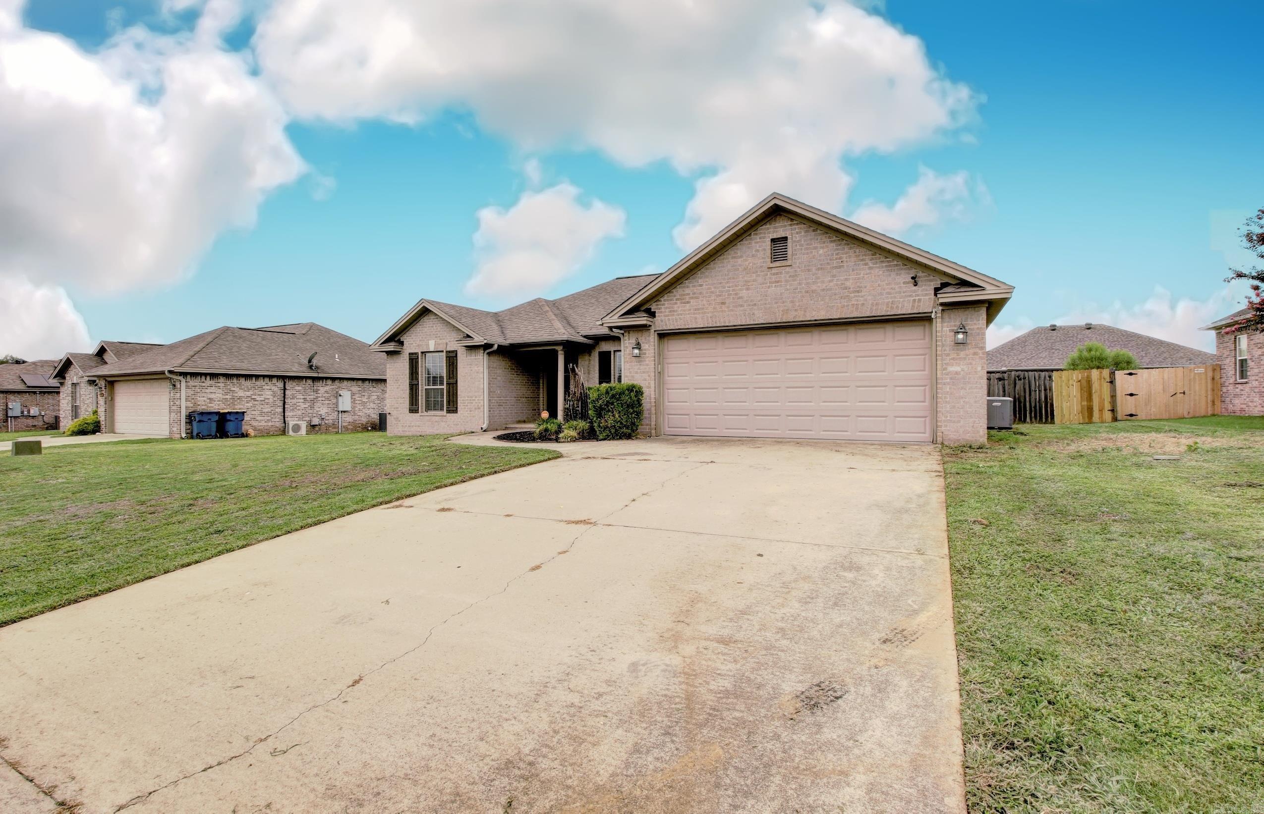 STONEHENGE PLACE - Residential