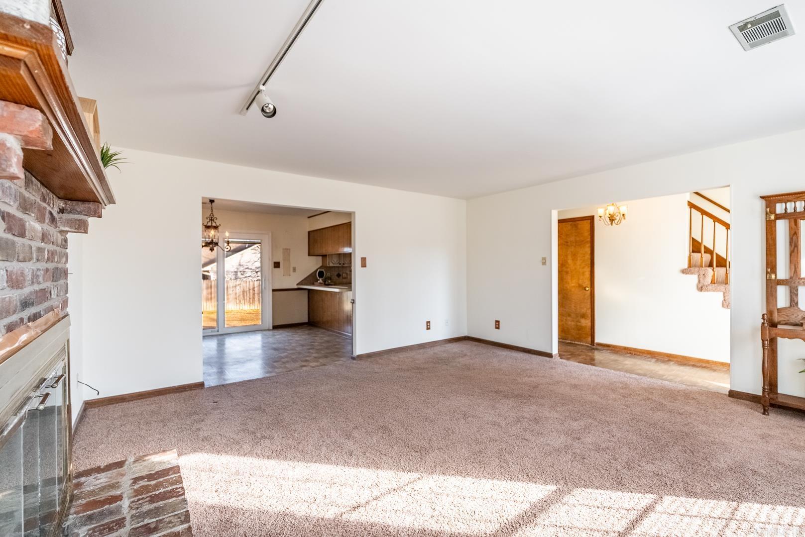 NORTHLAKE - Residential