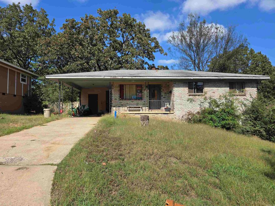 This 1,500 sq ft home is full of potential and ready for its next owner to bring it to life! Featuring 3 bedrooms and 2 bathrooms, this property is located in a wonderful, established neighborhood with a welcoming community feel. The spacious layout offers endless possibilities to make it your own — whether you’re a first-time buyer, investor, or someone looking for a project with great bones.  Don’t miss the opportunity to transform this house into your dream home!