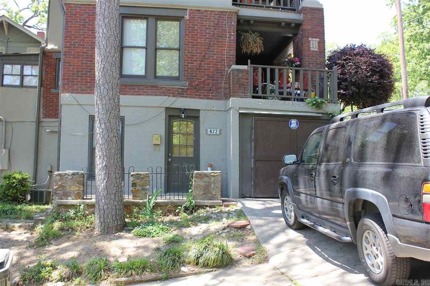 1 Bedroom, 1 Bathroom Historic Hillcrest Apartment for rent ! Walking distance to shopping, dining, schools, much more! Quiet location, we also pay water at this property