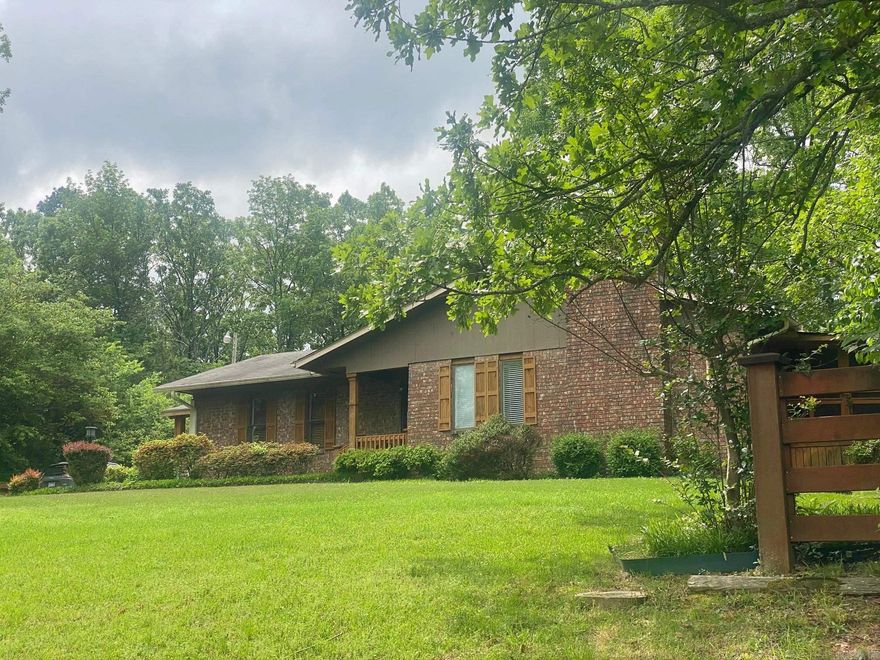 This beautiful Lakeview home is located on the outskirts of Heber Springs above the Big Dike! This home boasts a large back yard, sun porch, newly remodeled kitchen with new appliances, extra living area, basement, and has lots of curb appeal!!! This home would make a great retirement home, first time buyer or a weekend home and is located within 5 minutes of Eden Isle marina or Heber Springs Marina!!!