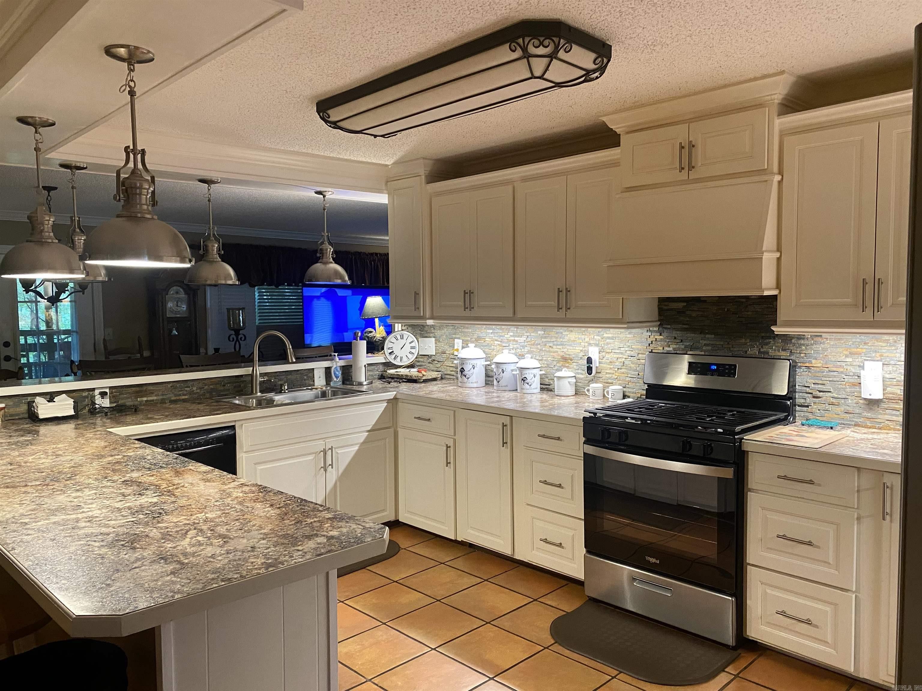 BAYVIEW HEIGHTS - Residential