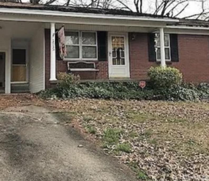 CHARMING, ranch-style appeal with GREAT BONES and ENDLESS POTENTIAL! This home is ready for your personal touch. Whether you're a savvy investor or a homeowner with vision, this property is your chance to build sweat equity in a great neighborhood. Kitchen appliances incl. SOLD-AS- IS