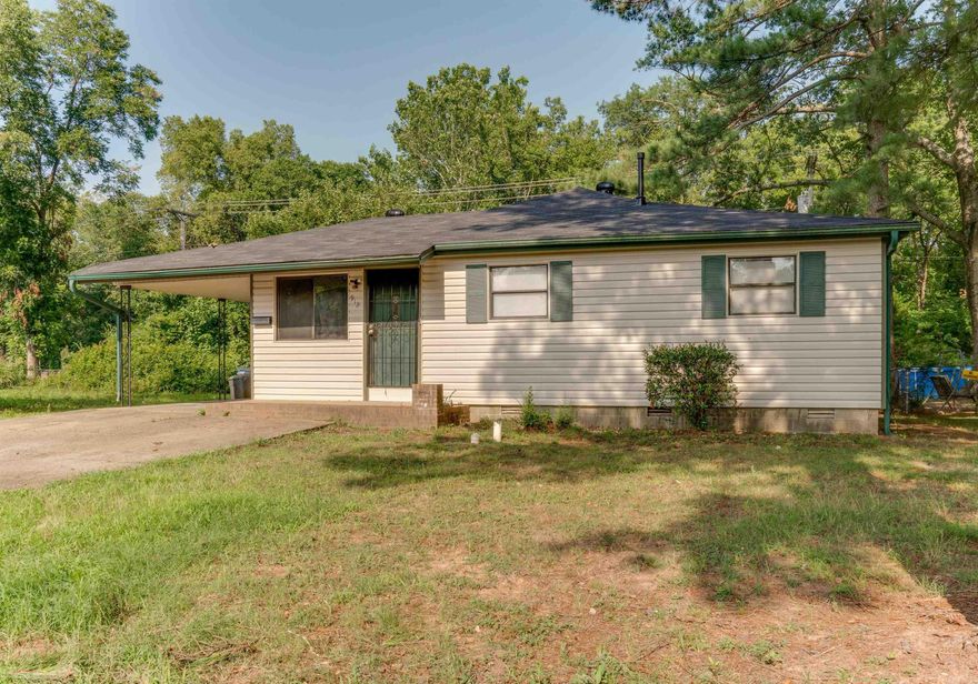 Well maintained single family four bedroom with great potential located in the Greenlea subdivision of North Little Rock. Large flat backyard, two separate living areas and spacious dining/kitchen area. Primary suite located off half bathroom.