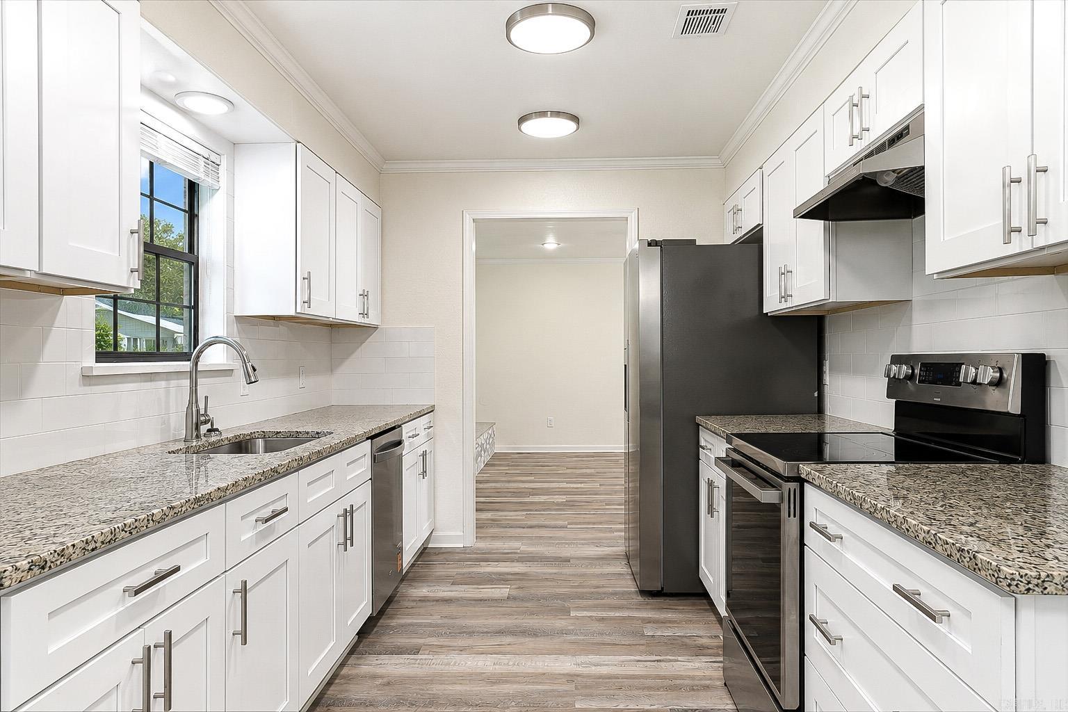 LAKEWOOD HTS ESTATES - Residential