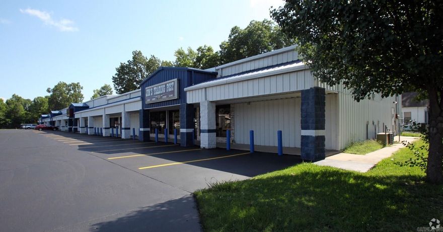 Extremely spacious commercial space waiting for your artistic hand. This space offers 8+ office spaces with an upstairs and downstairs area, 3 bathrooms, and lots of extra rooms that can serve many purposes. Come check it out!!