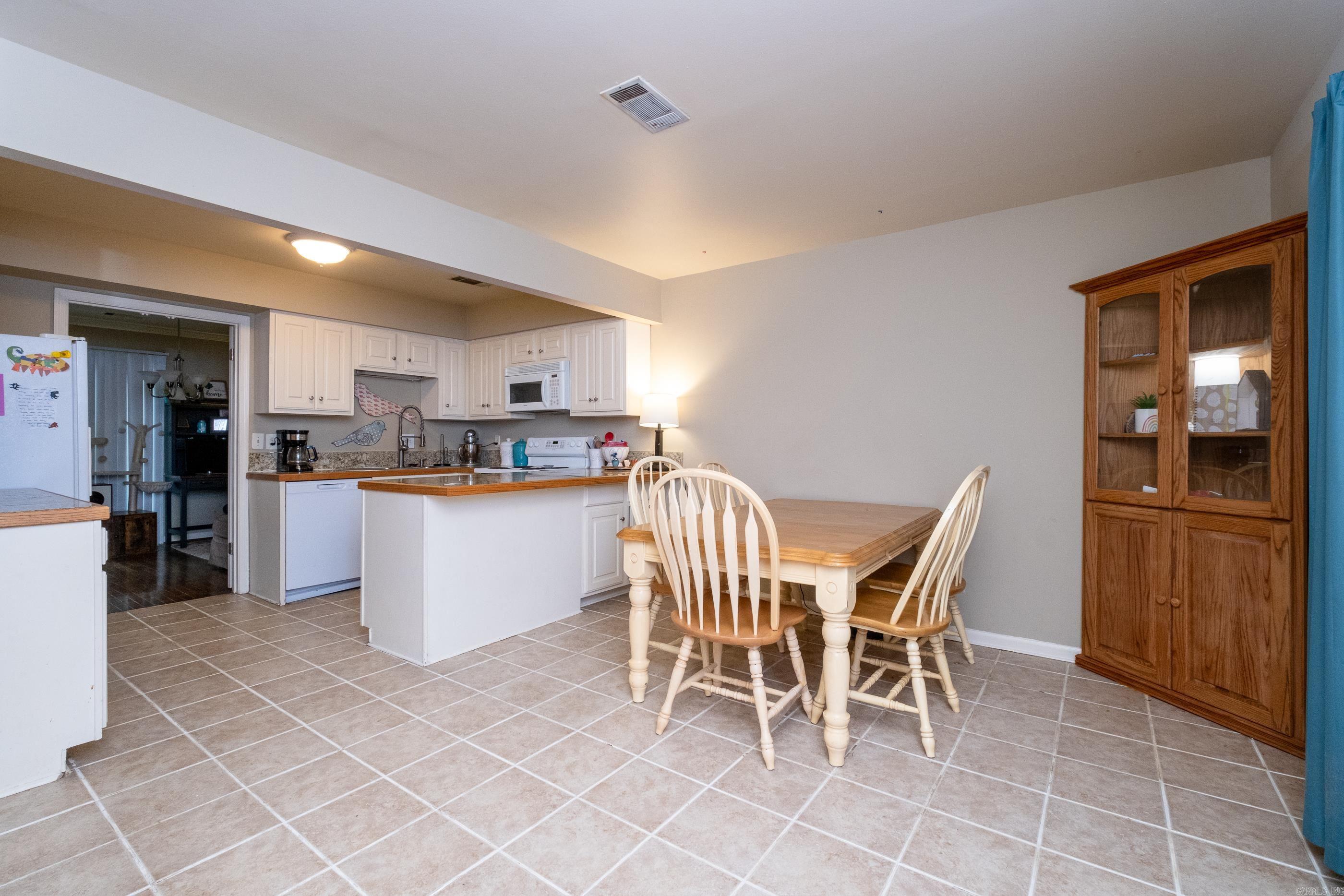 KINGSBRIDGE TWNHSE - Residential