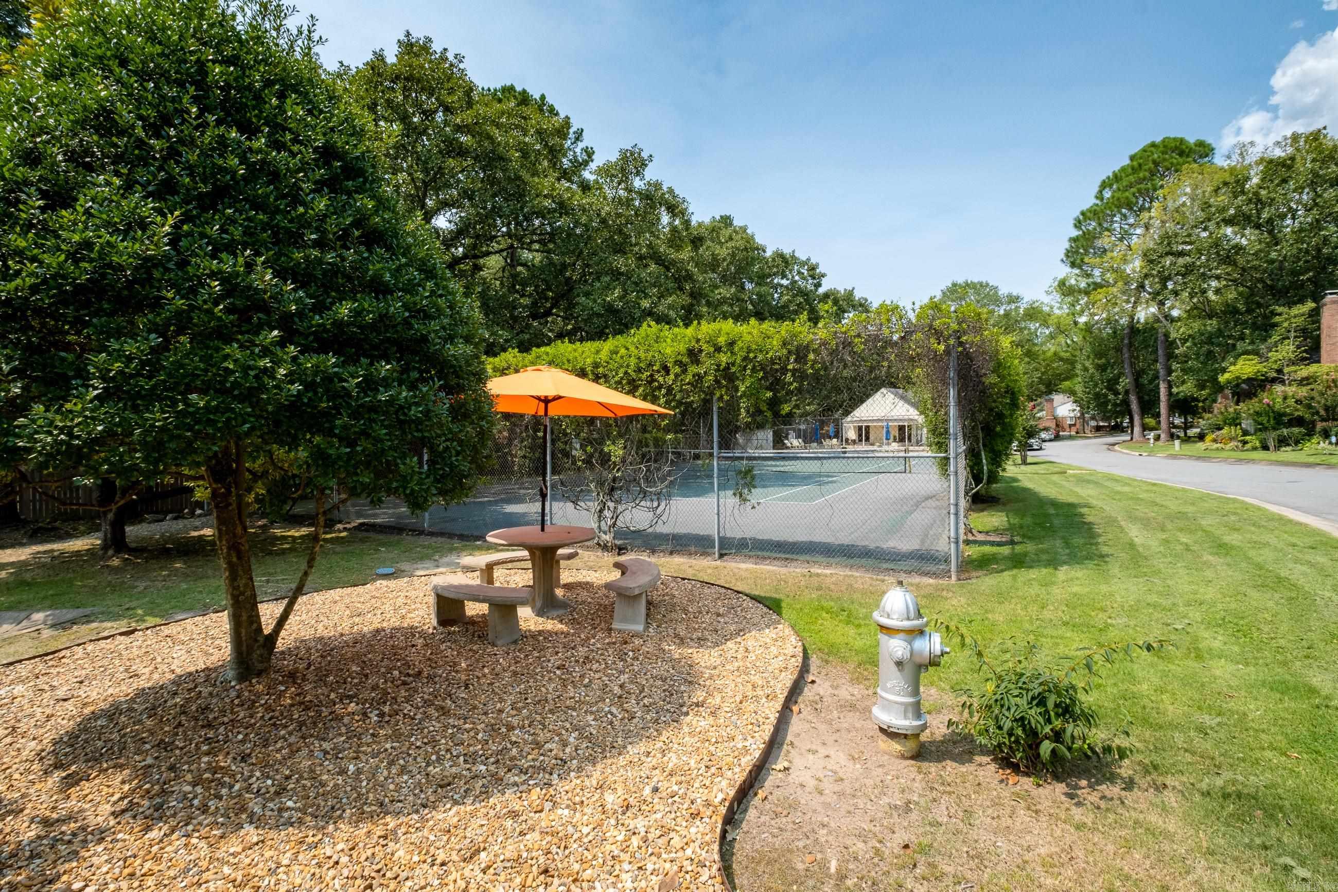 KINGSBRIDGE TWNHSE - Residential