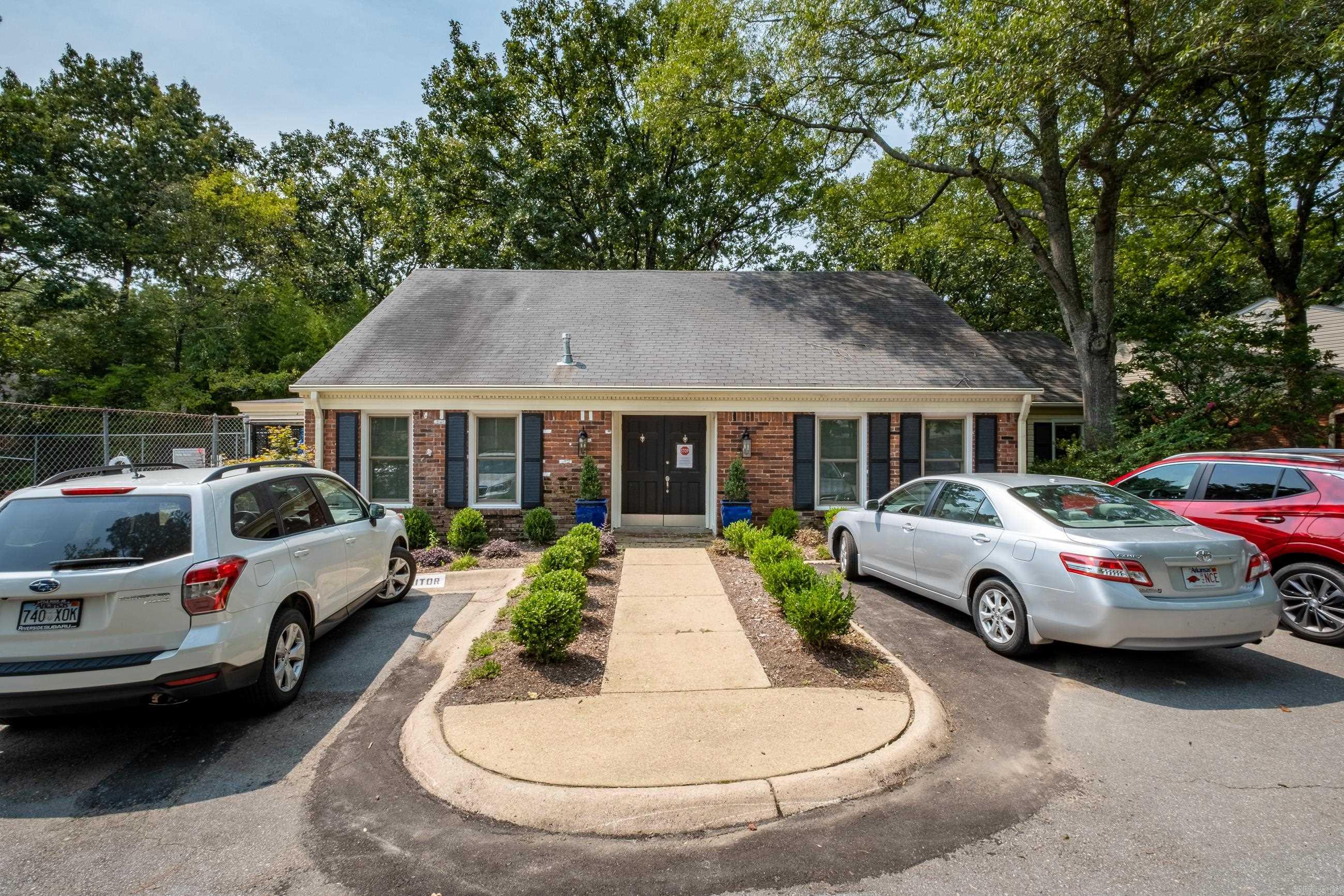 KINGSBRIDGE TWNHSE - Residential