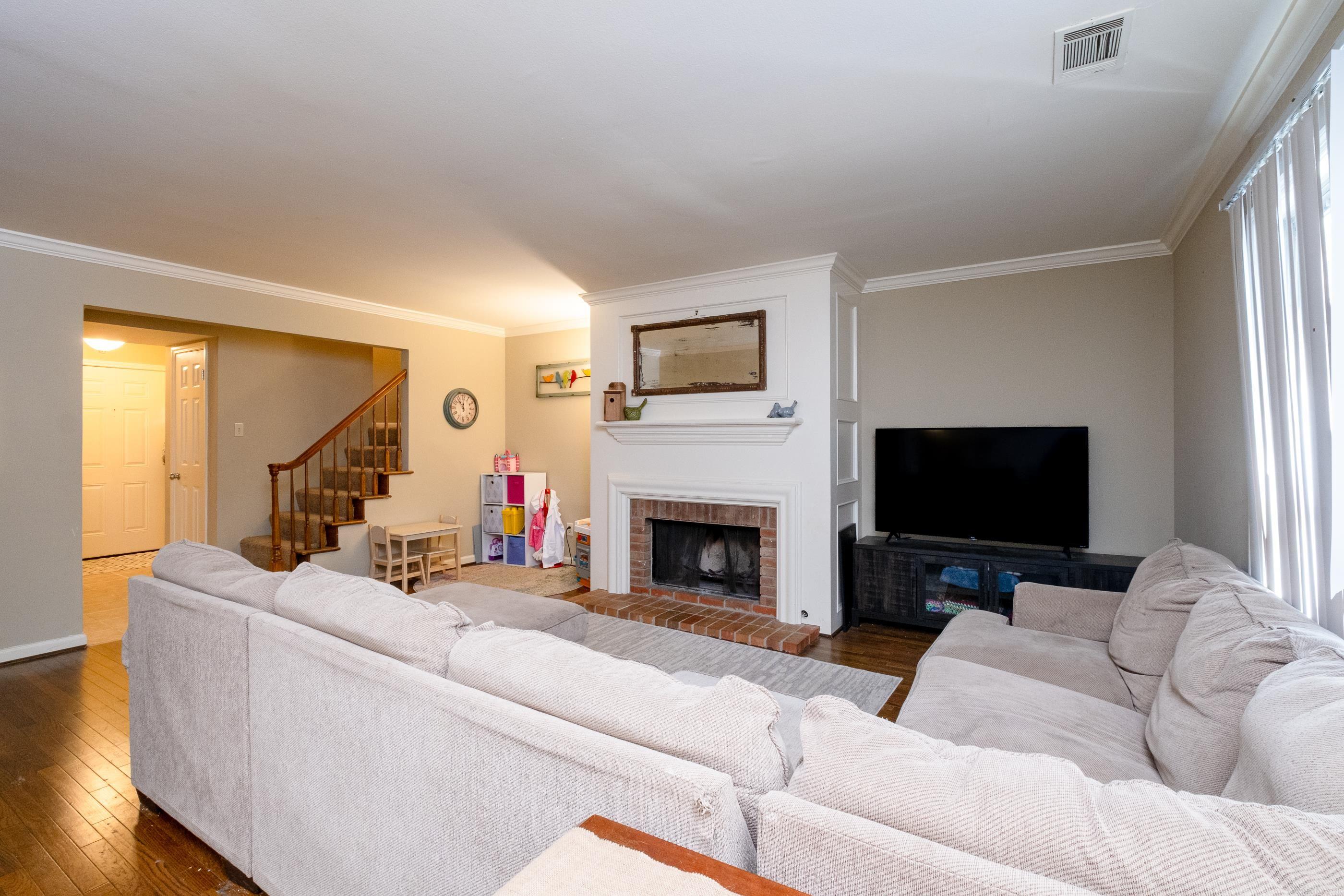 KINGSBRIDGE TWNHSE - Residential