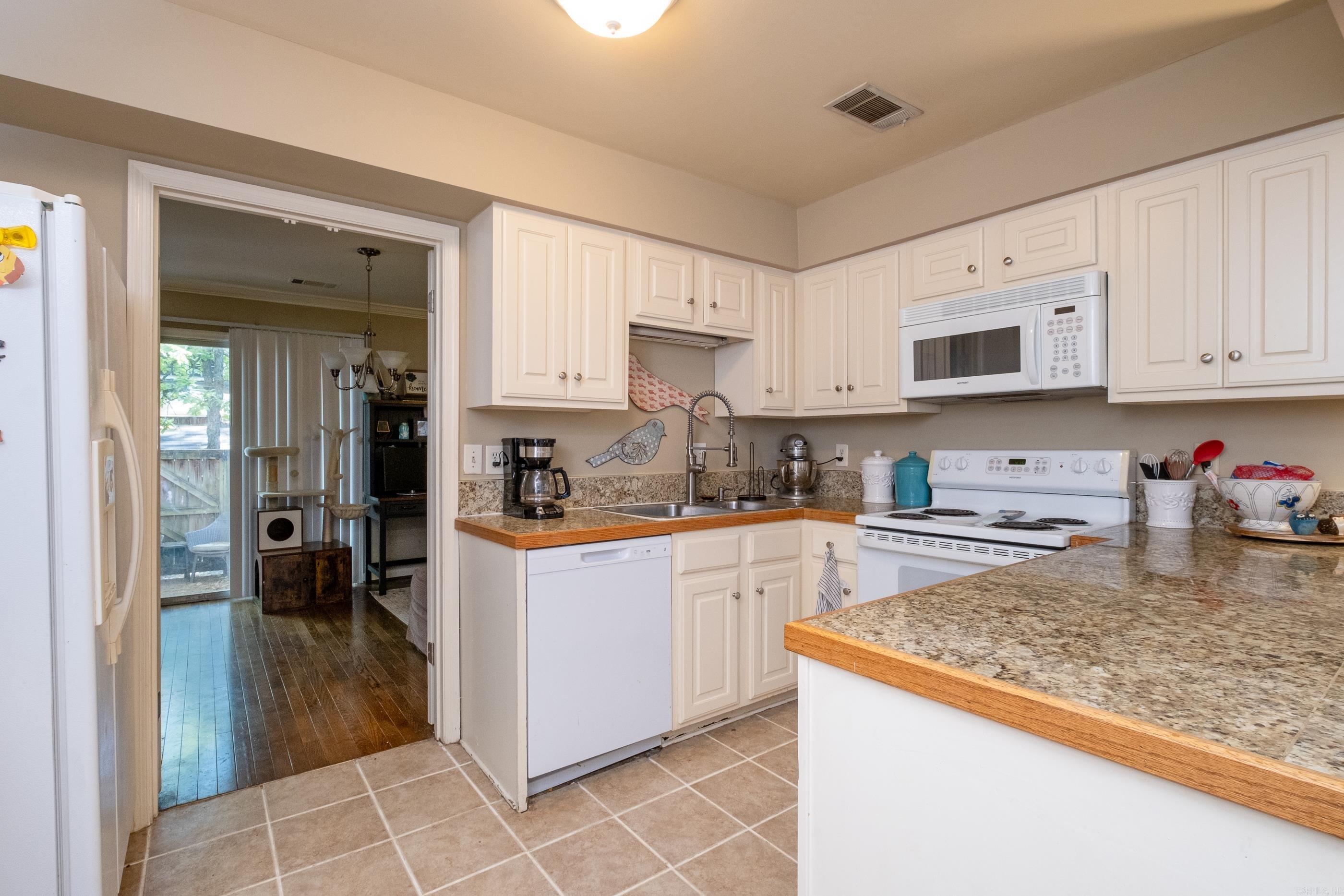 KINGSBRIDGE TWNHSE - Residential