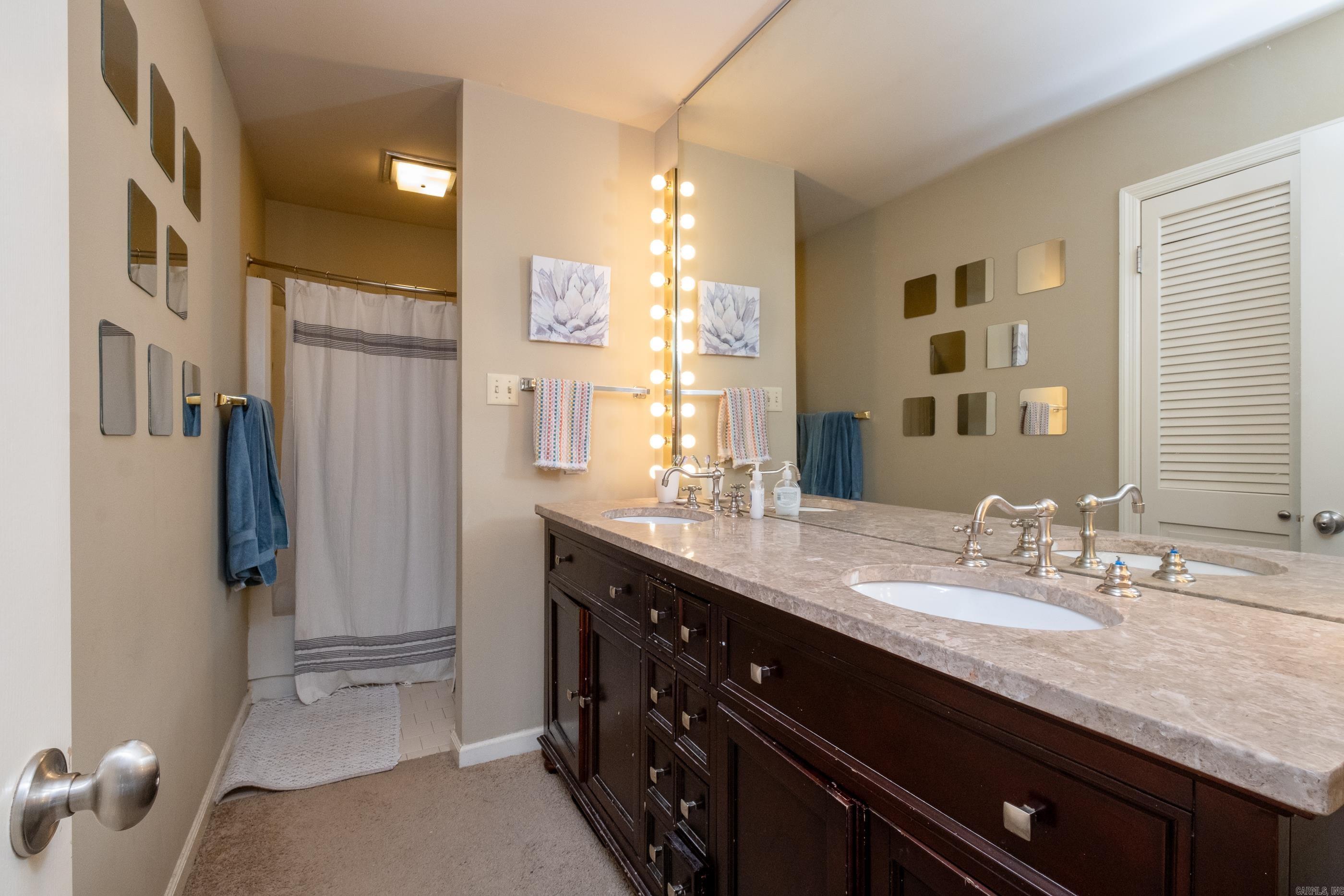 KINGSBRIDGE TWNHSE - Residential