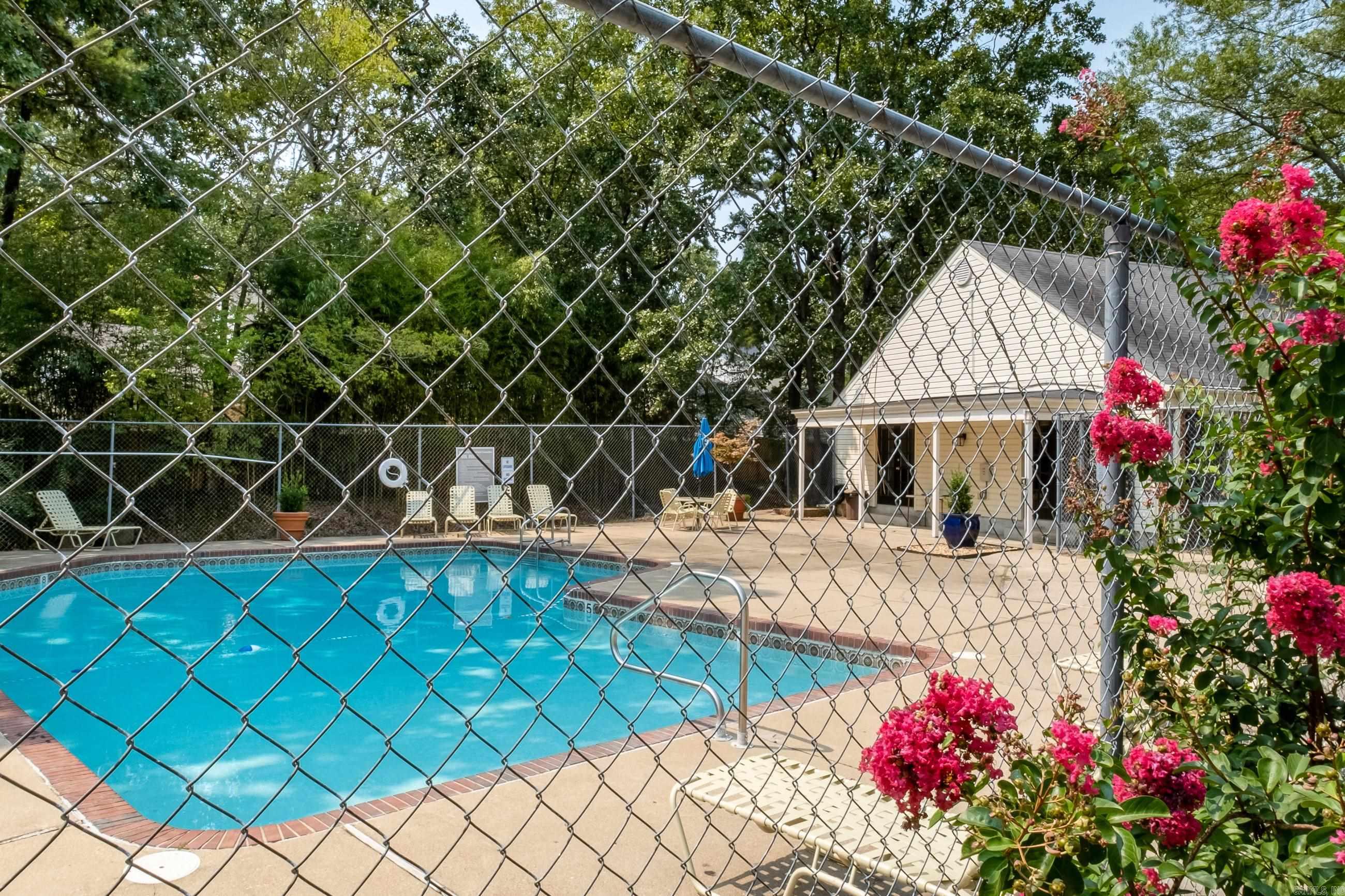 KINGSBRIDGE TWNHSE - Residential