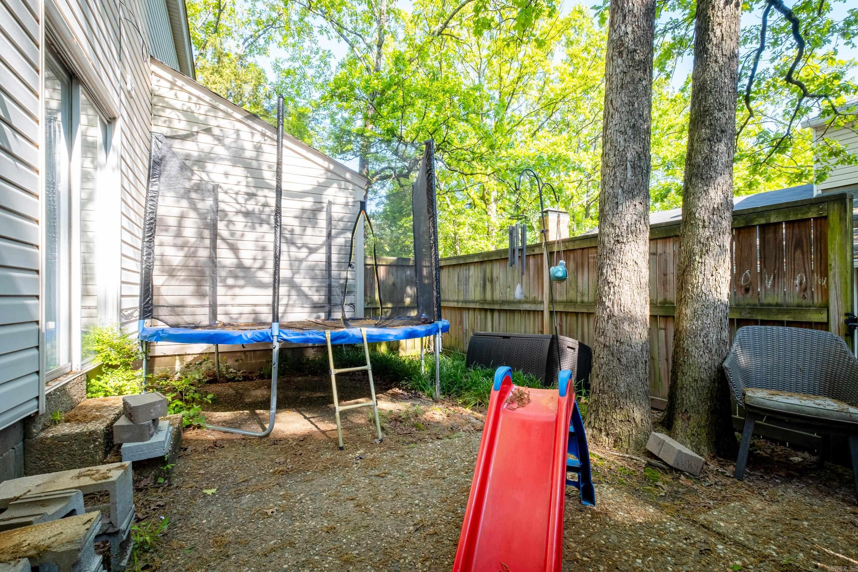 KINGSBRIDGE TWNHSE - Residential