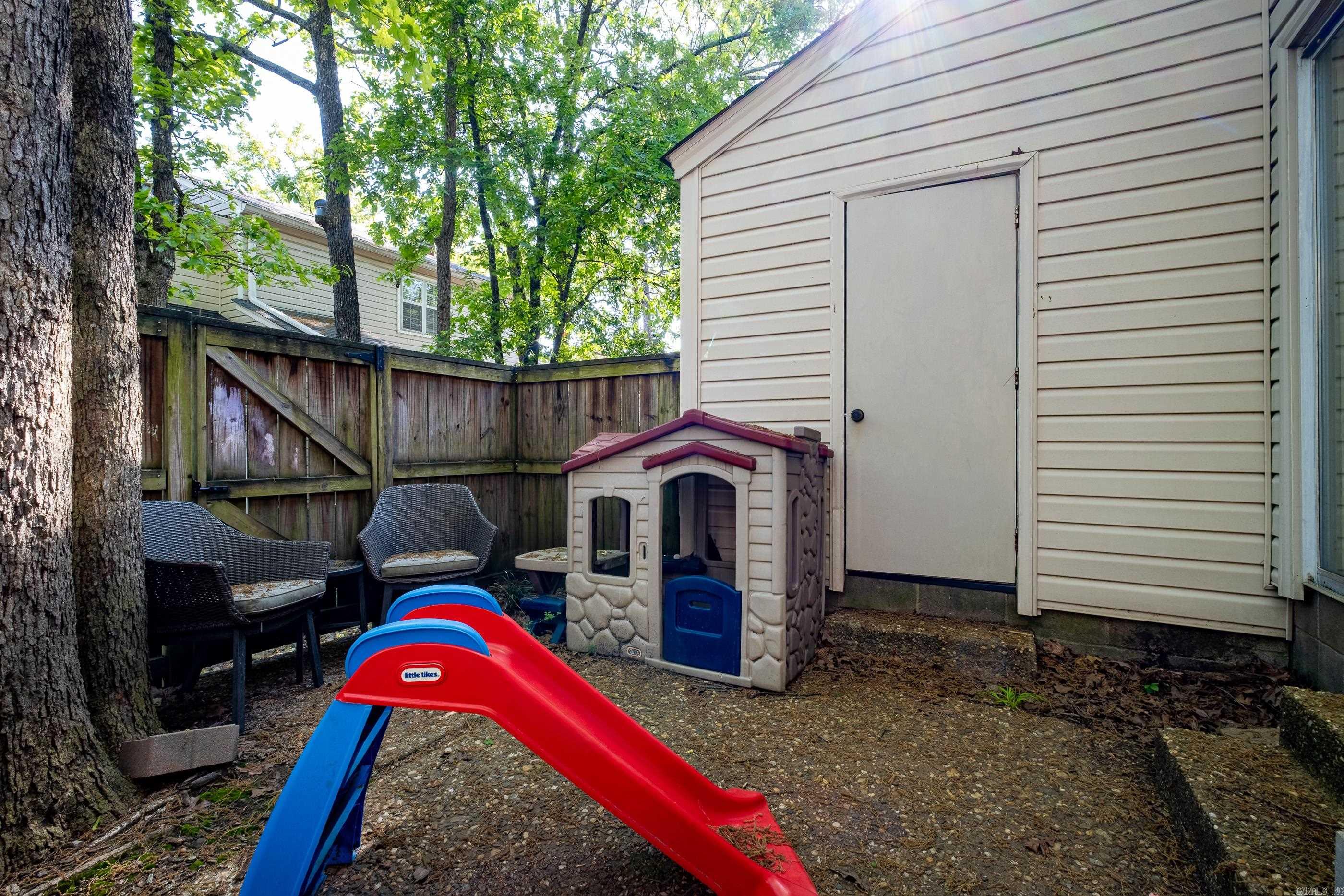 KINGSBRIDGE TWNHSE - Residential