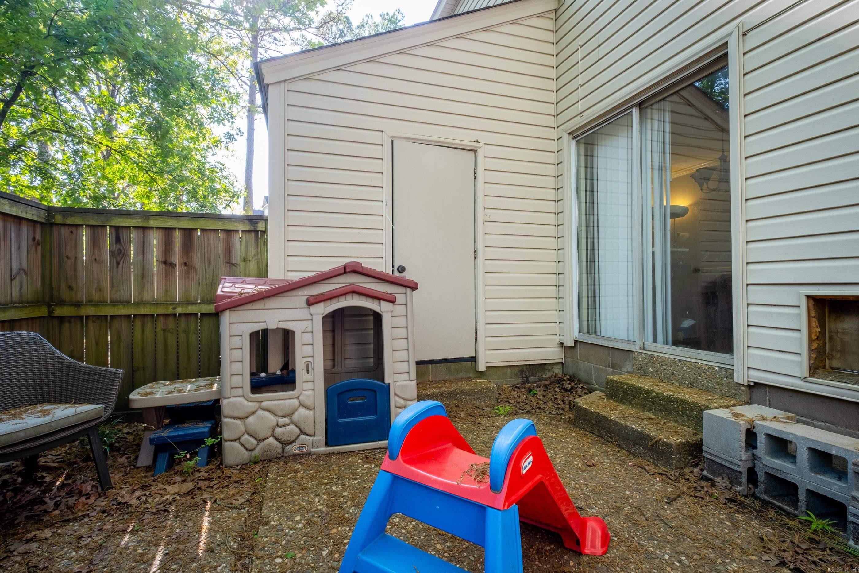 KINGSBRIDGE TWNHSE - Residential