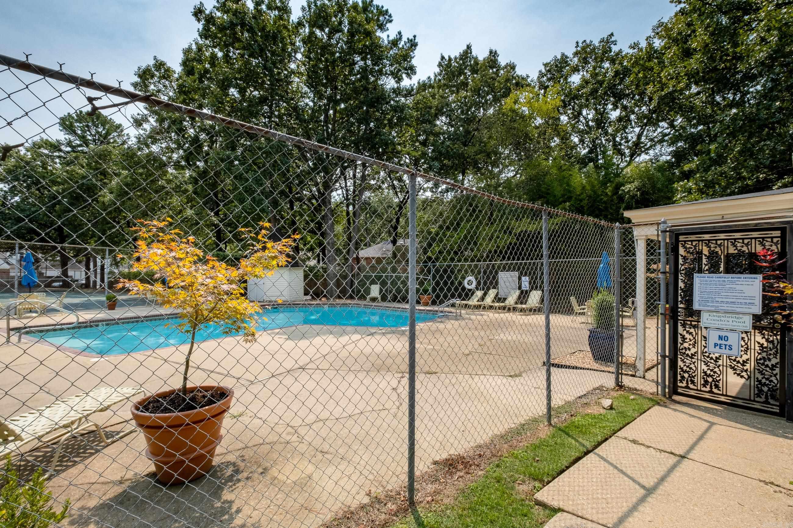 KINGSBRIDGE TWNHSE - Residential