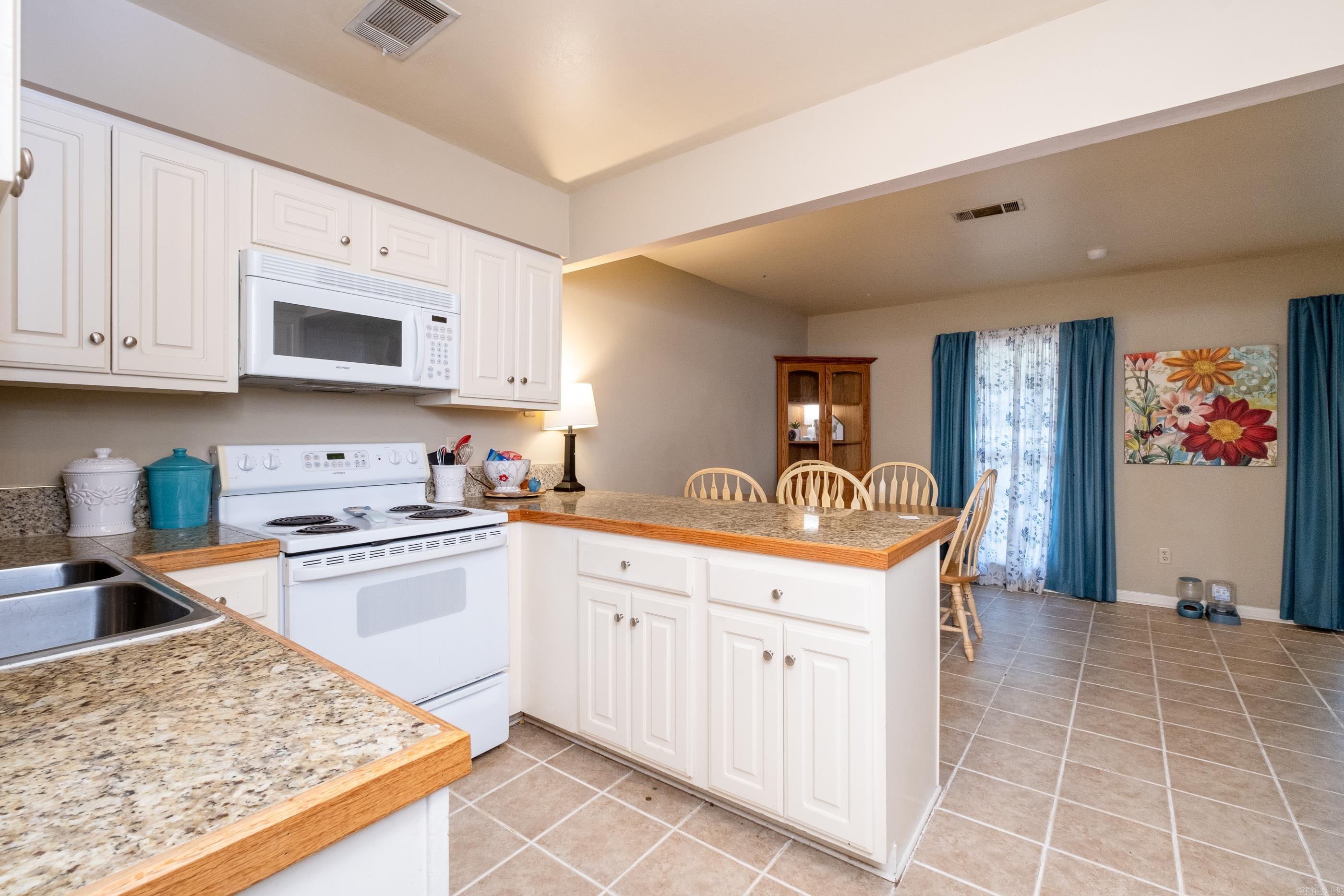 KINGSBRIDGE TWNHSE - Residential