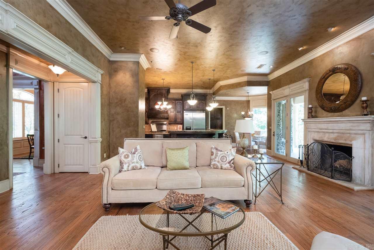 CHENAL DOWNS - Residential