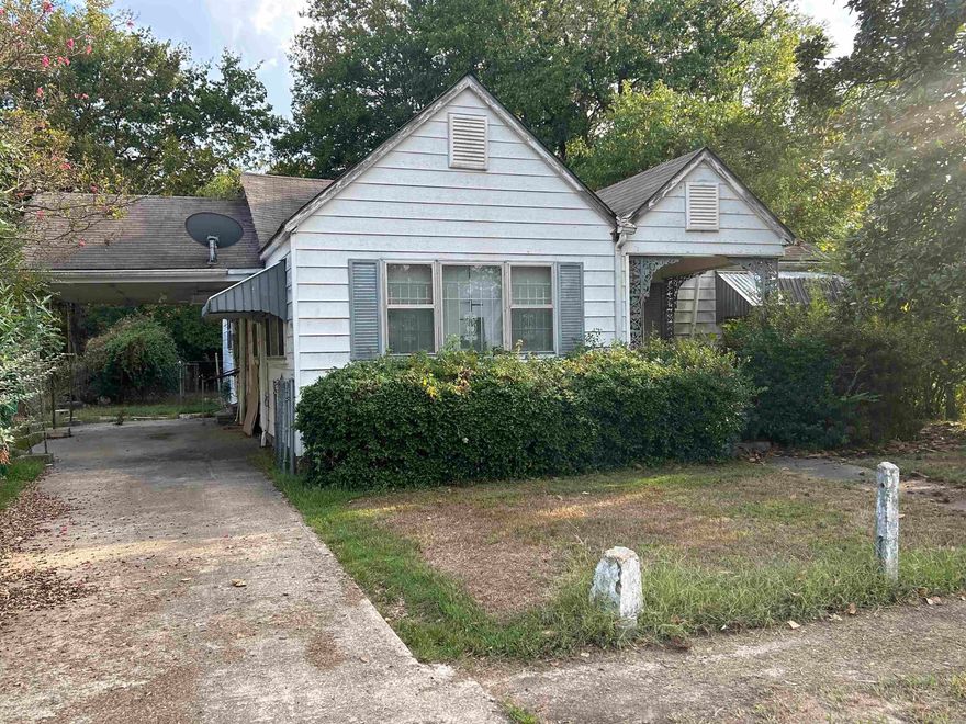 Wow! FOR SALE — Pine Bluff — $25k property project on the north side of town right next to UAPB. This property has a lot of potential and could make a great investment property. Call today for more information.