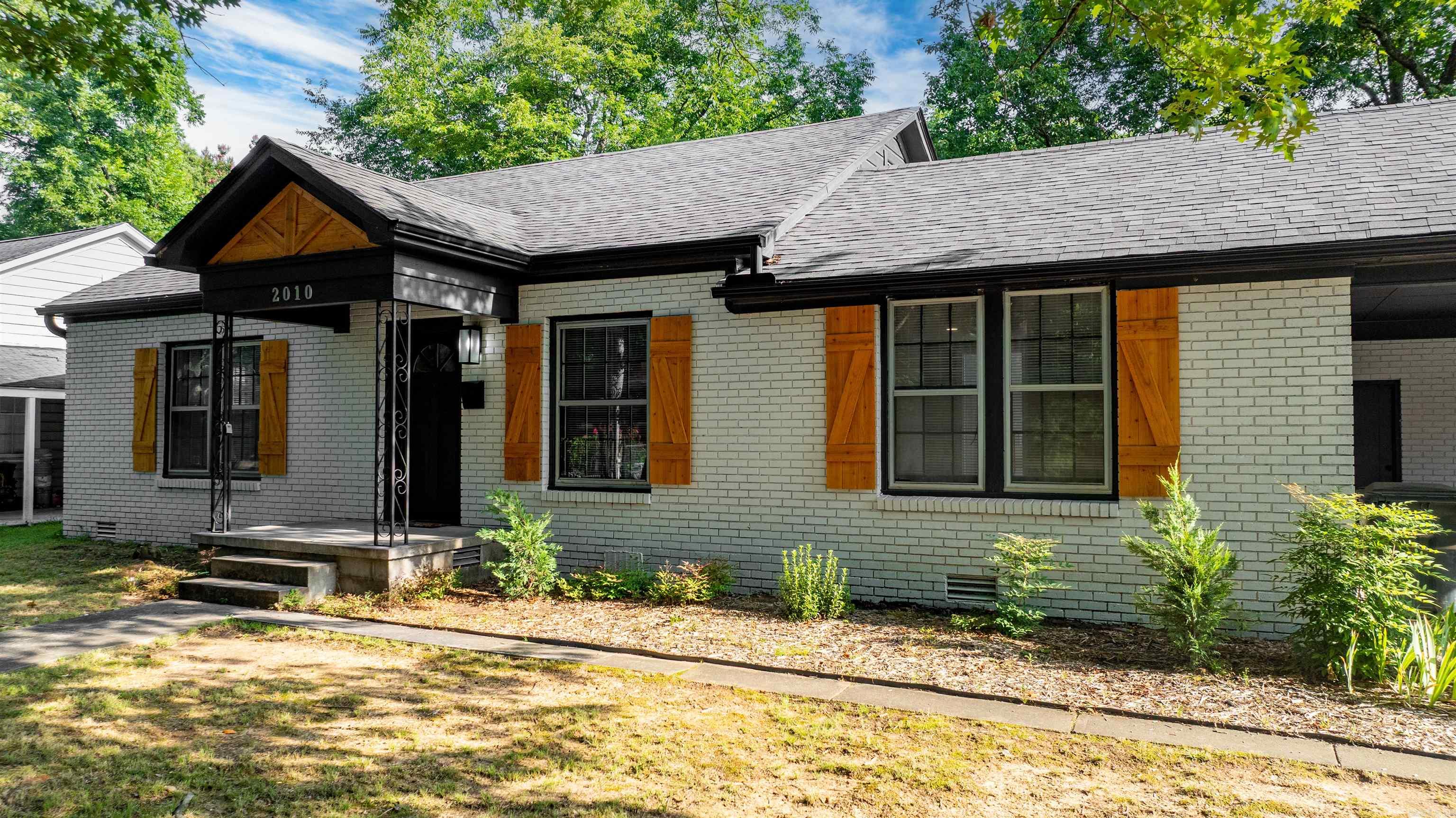 JUST APPRAISED 7/16/25 FOR $223K ā Seller also offering $5,000 in closing costs, concessions or buying down your interest rate!! An extremely rare find in Conway! Instant equity and money saved in your pocket on this incredible Del Sur Remodeled 2 bed, 1 bath home that is full of modern finishes and updates. The modernly styled kitchen features updated cabinets, granite counters, and a beautiful backsplash. A spacious living room with built-ins and large windows brings in tons of natural light. The second living area (with closet) offers potential for a 3rd bedroom, office, or cozy den. Major updates include a newer roof(23), updated electrical and plumbing, new paint throughout, and new gutters! Completely refinished original hardwood floors and new elegant white marble tile in the kitchen, den, and bath. The backyard is large, mostly fenced, and nicely landscaped, perfect for entertaining or relaxing. This one wonāt last, perfect for a first-time homebuyer or investor! Virtual Staging added for room ideas and reference!