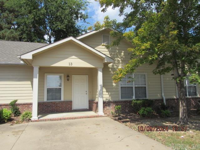 Well maintained 3-bedroom unit located in the highly sought after Stonegate! This unit is all electric and offers all kitchen appliances including refrigerator, washer & dryer, 2-inch blinds throughout, 9-foot ceilings, covered rear patio, stained concrete floors throughout, and more! No Pets Allowed! Close proximity to UCA! ***PLEASE NOTE WE DO NOT ADVERTISE ON CRAIGSLIST OR FACEBOOK MARKETPLACE. ANY LISTING OF OURS SEEN IS A SCAM!!!***