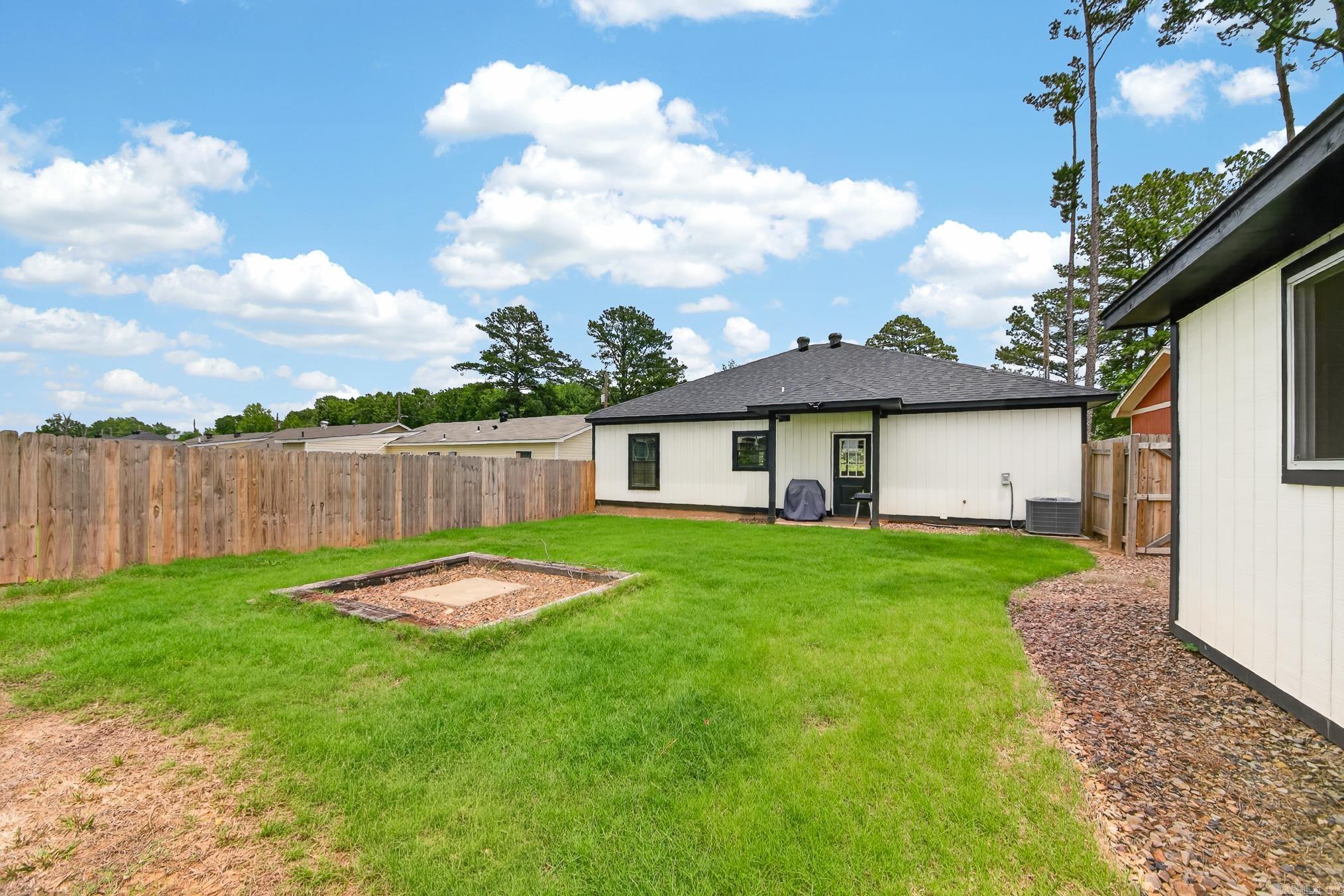 LOOP ACRES ADDN TO JACK - Residential