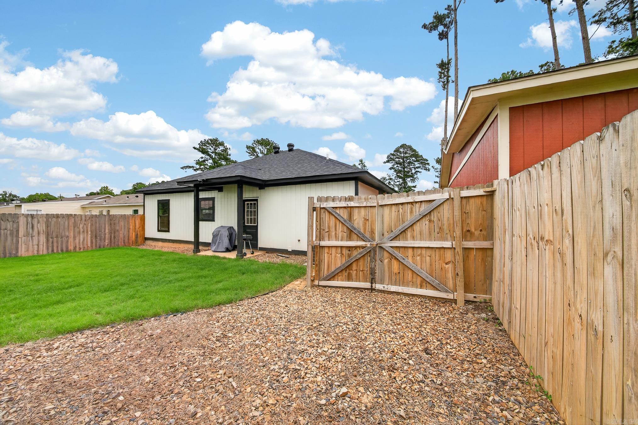 LOOP ACRES ADDN TO JACK - Residential
