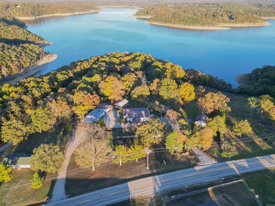 Lake Norfork, AR – Wagon Wheel Resort Turnkey lake-view resort featuring 7 furnished cabins and a 3-bed/2-bath barndominium just steps from Lake Norfork and a nearby boat ramp. Amenities include a volleyball court, fenced playground, bonfire areas, hammocks, grills at every cabin, and a beautiful event pavilion. The property offers room to expand with additional cabins and an active wedding venue setup, strong rental history, and the potential to increase income under new ownership. Perfect opportunity for an investor or owner-operator looking for a profitable lakeside retreat.