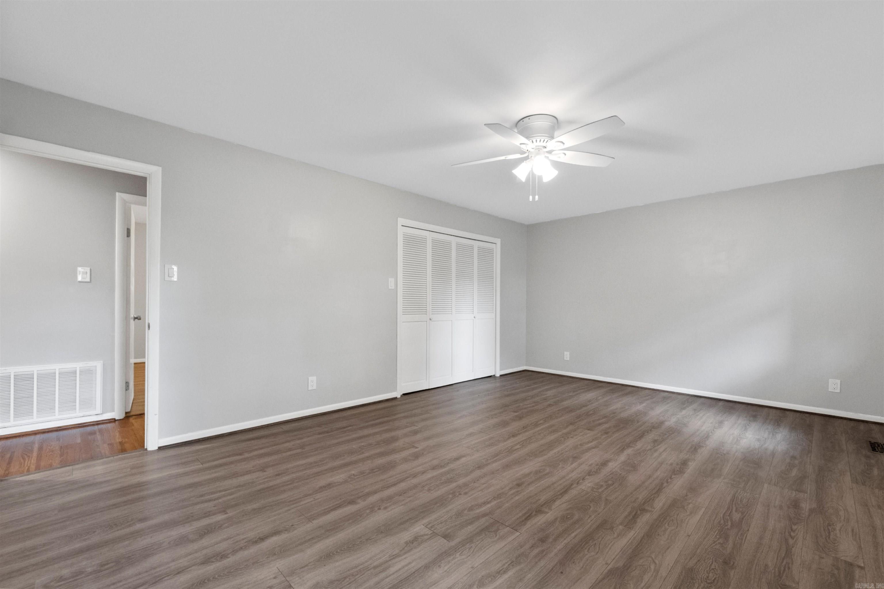 COUNTRY CLUB PARK - Residential