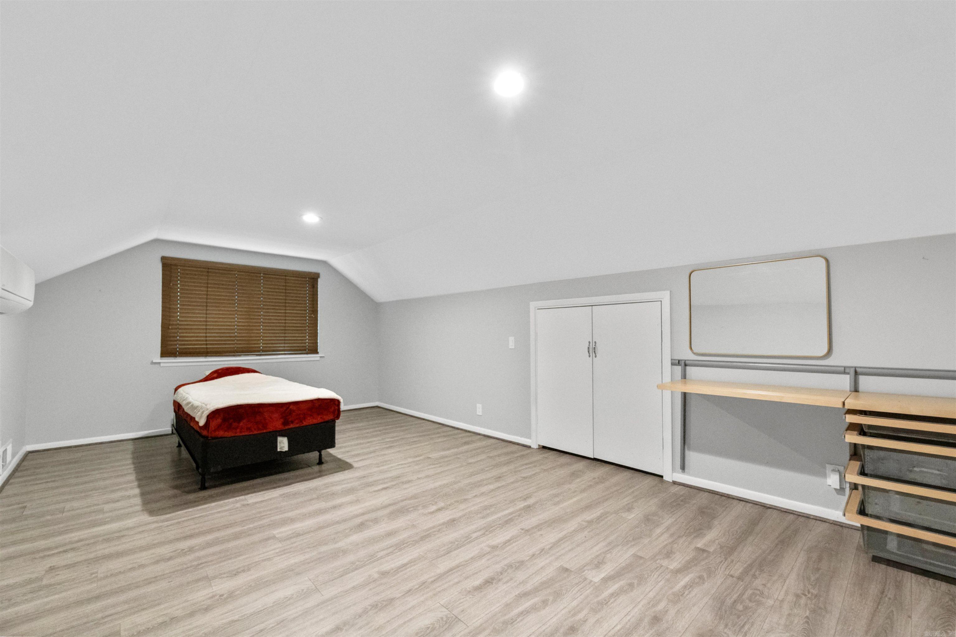 COUNTRY CLUB PARK - Residential