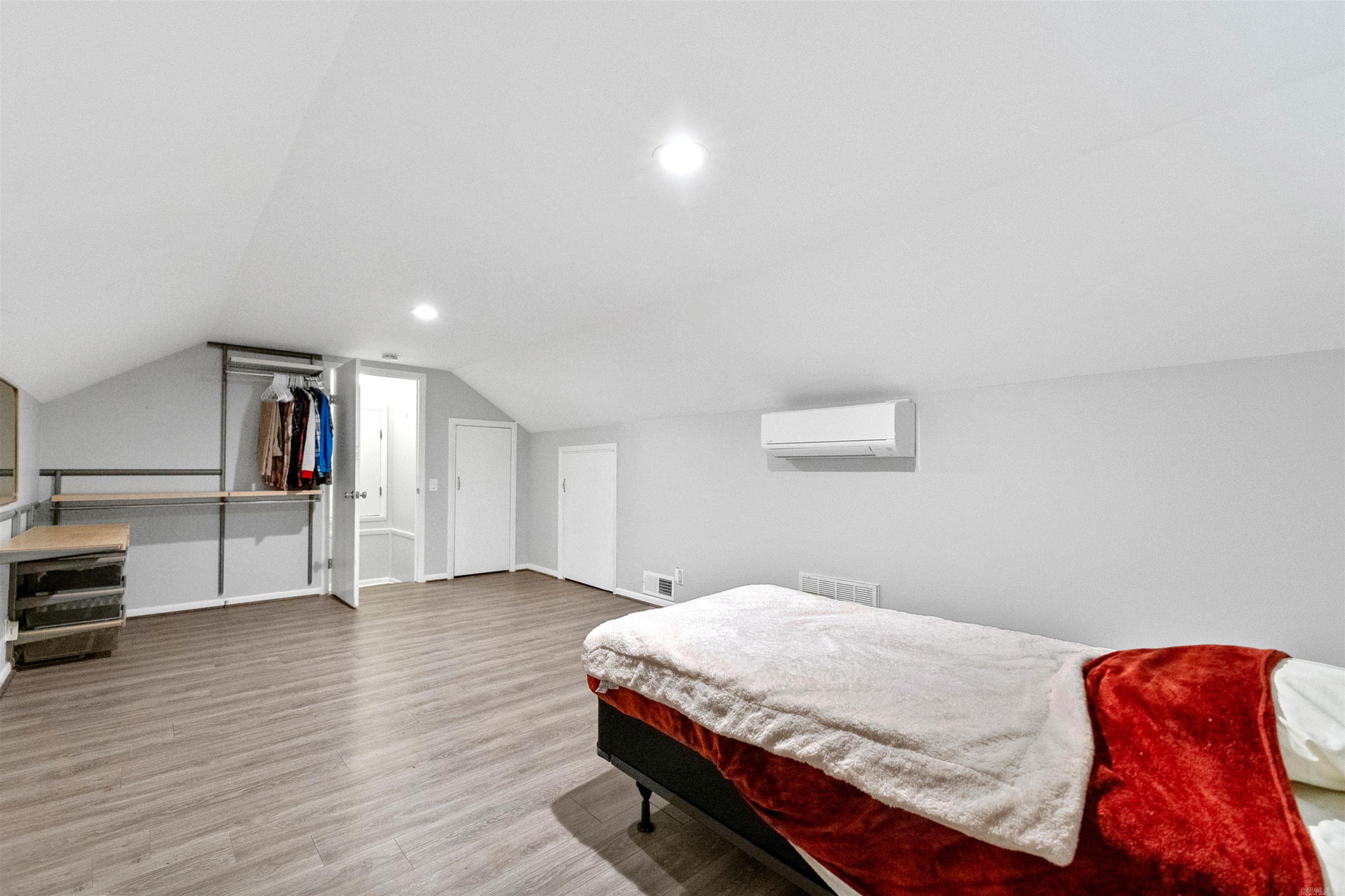 COUNTRY CLUB PARK - Residential