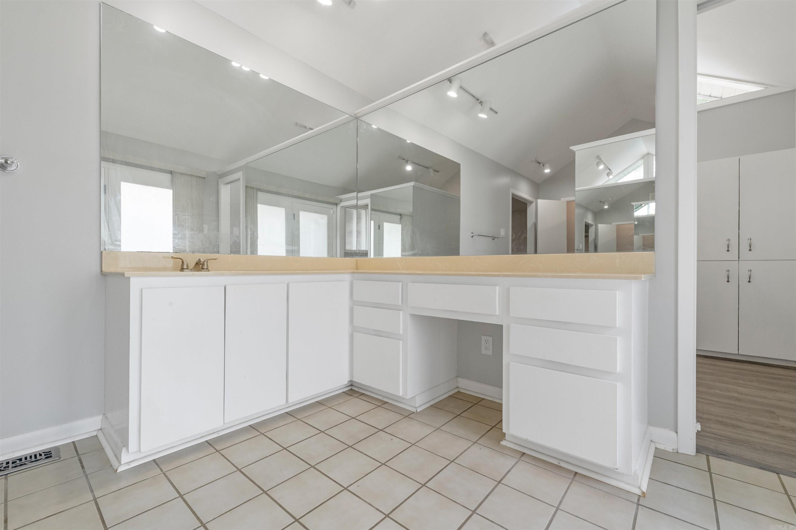 COUNTRY CLUB PARK - Residential