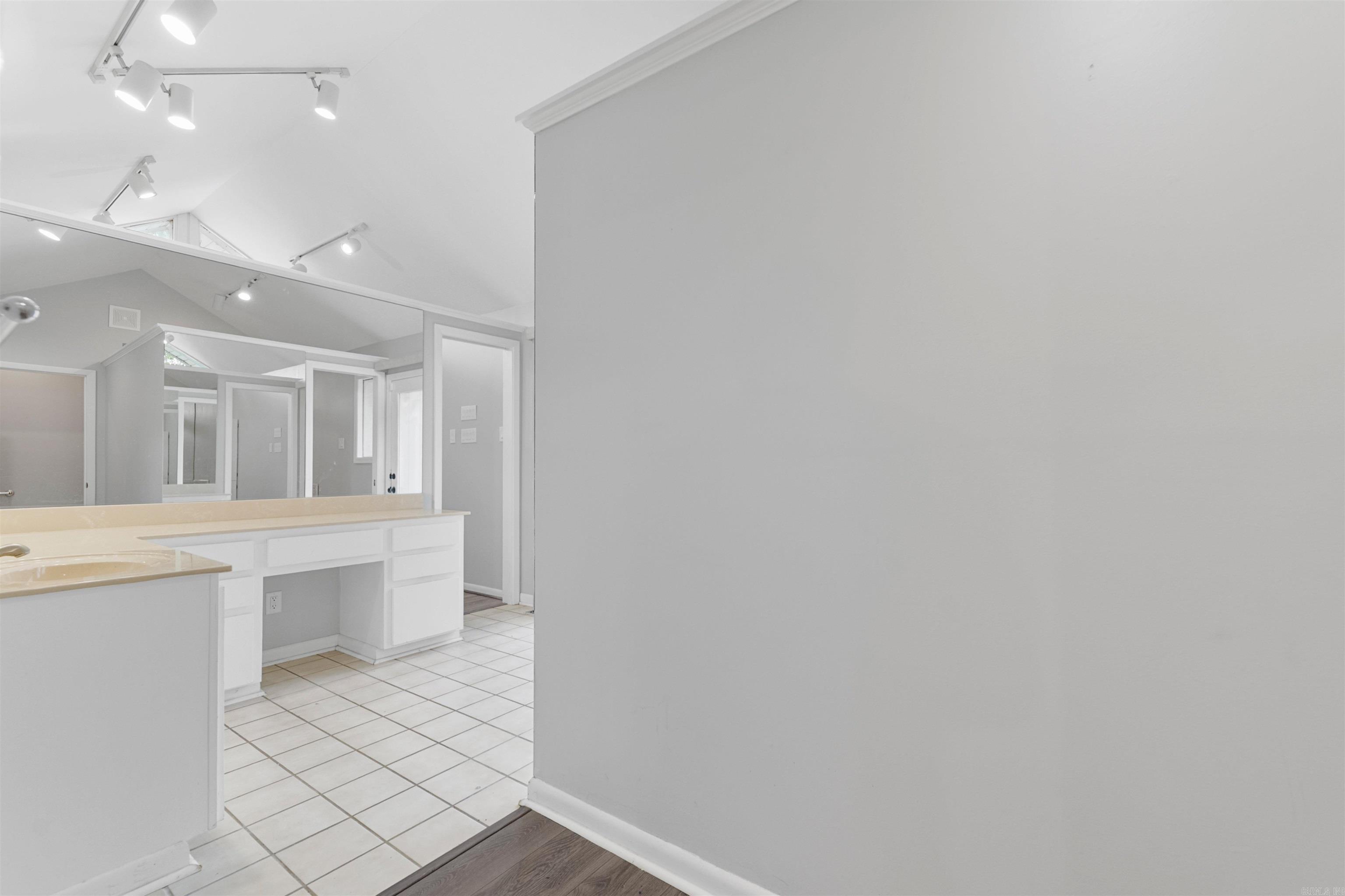 COUNTRY CLUB PARK - Residential