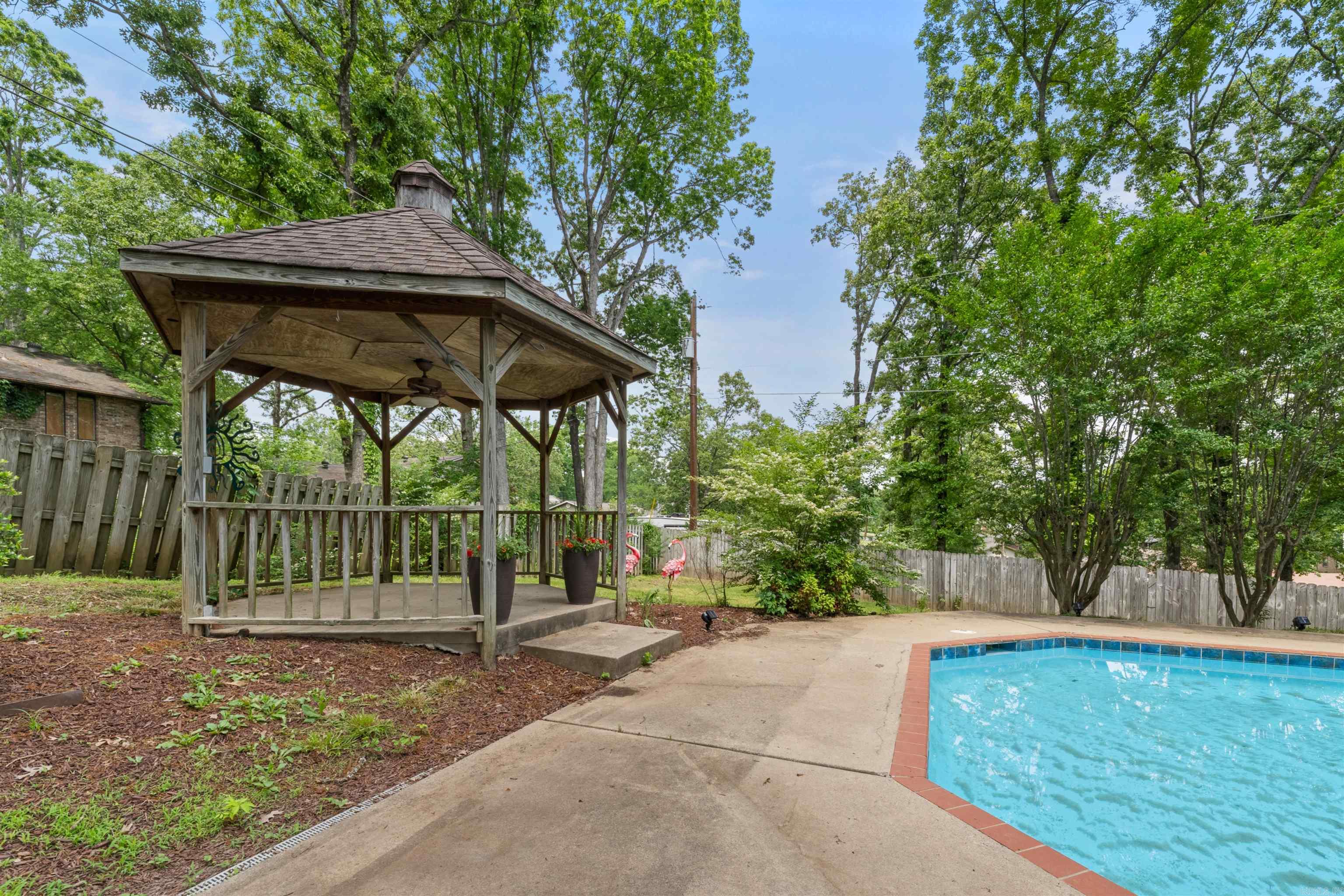 COUNTRY CLUB PARK - Residential