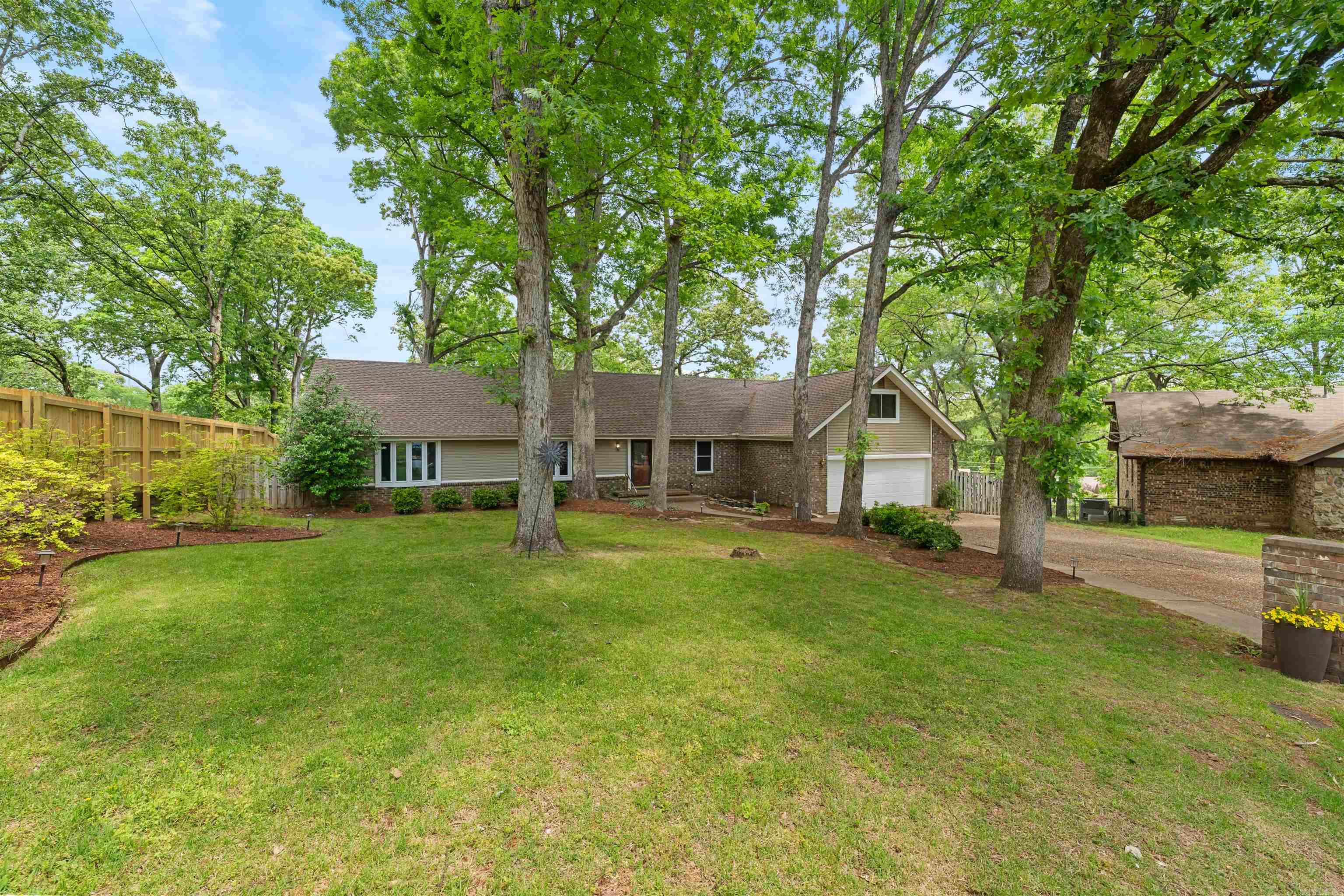 COUNTRY CLUB PARK - Residential