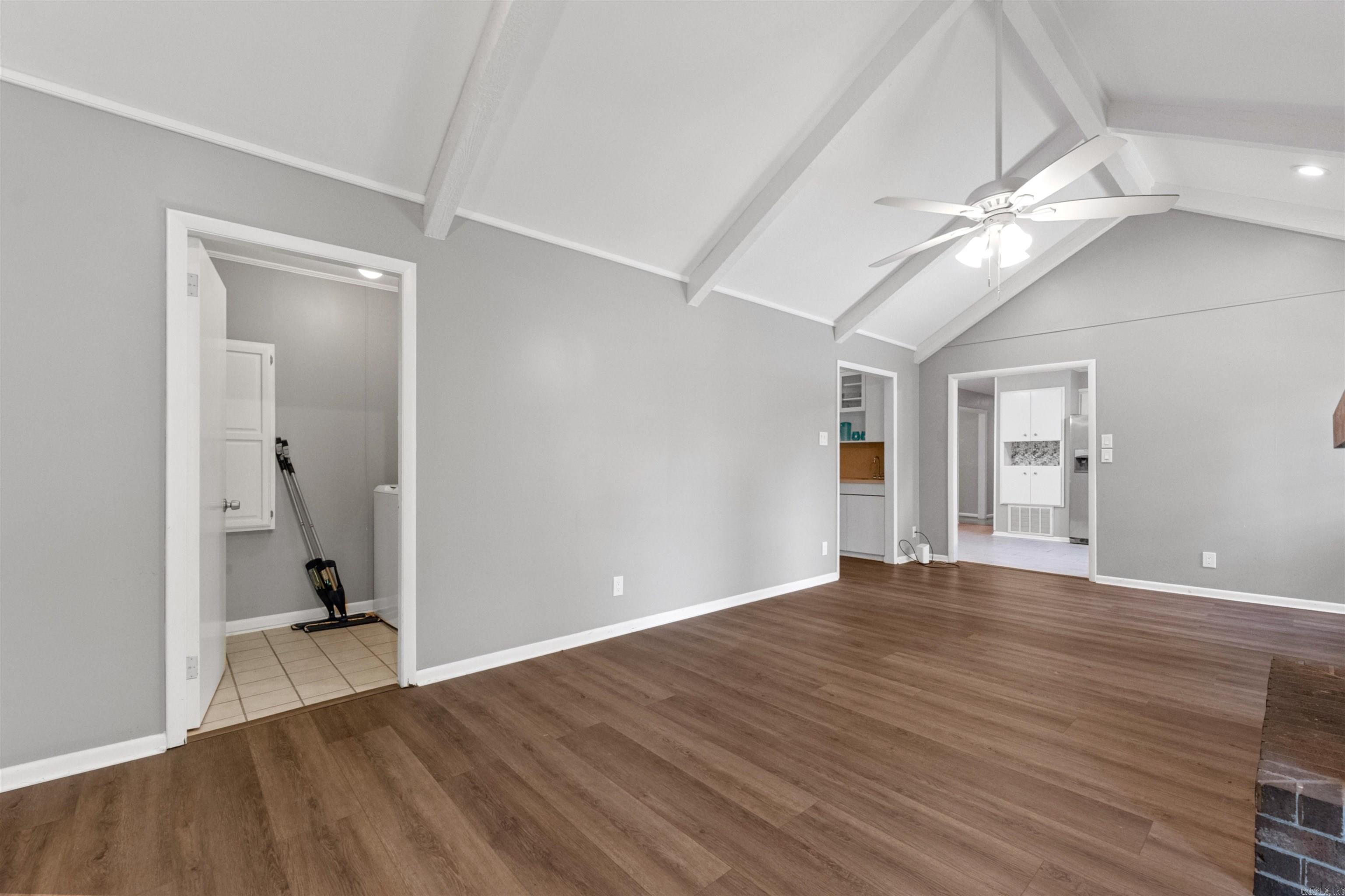 COUNTRY CLUB PARK - Residential