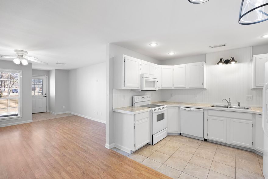 ?? Charming 2-Bed, 1- Bath Condo in Conway – Move-In Ready! ??  Welcome home to this beautiful 2-bedroom, 1-bathroom condo in one of the communities newer buildings! Offering 1,000 sq. ft. of single-level living, this home is clean, well-maintained, and move-in ready. Also featuring - 1 space in parking garage and 2 open parking spaces assigned to this condo.  ? Spacious & Functional Open Layout ? Handicap-Accessible Shower ? Private Patio for Relaxation ? Access to a Large Neighborhood Pool ? Convenient Location Close to Shopping & Dining Enjoy a low-maintenance lifestyle in this highly desirable community for just $154,900! Whether you’re downsizing or buying your first home, this condo is the perfect choice.