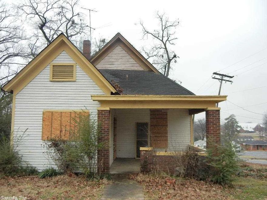 Fixer Upper. All offers must show that Seller has members who are Arkansas licensed Real Estate Brokers.  No mineral, gas, or oil rights convey. Conveyance of the property shall be made to buyer by Special Warranty Deed. No offers accepted without earnest money!! Title insurance and Survey are at Buyer's Expense. Sold "As Is". No Disclosure is available.