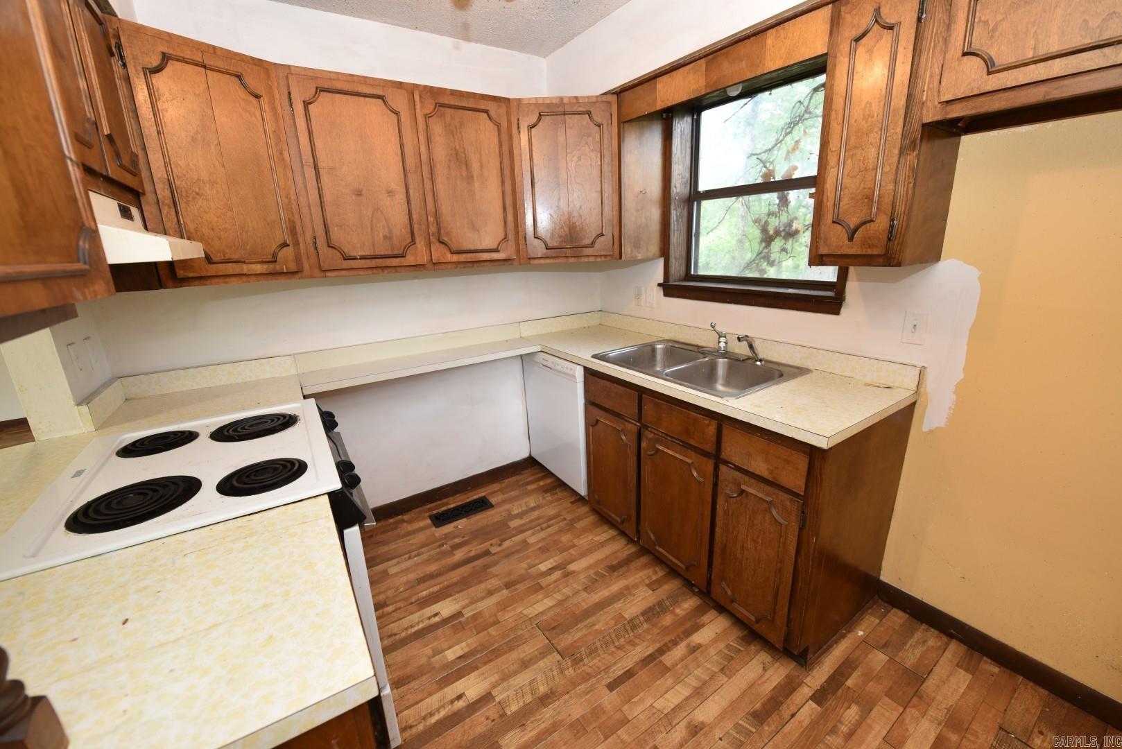 LAKEWOOD HILLS - Residential