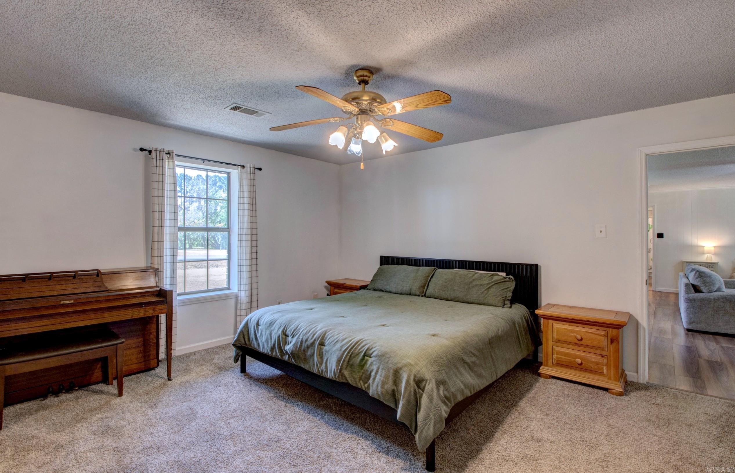 COUNTRY WOOD UNIT - Residential