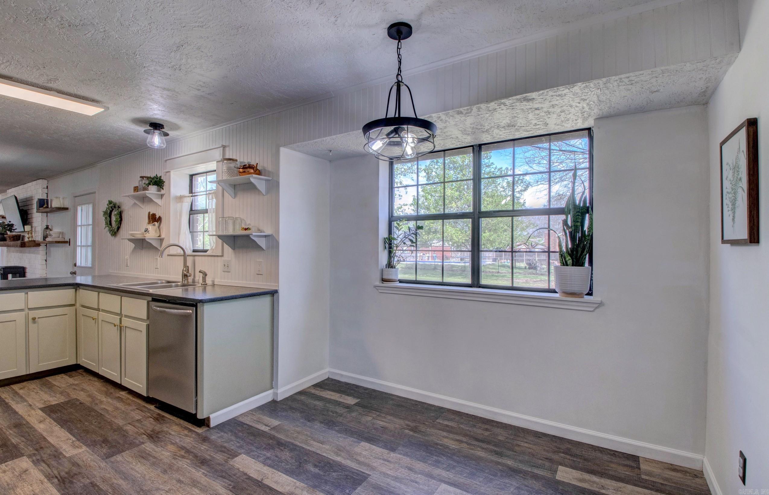 COUNTRY WOOD UNIT - Residential