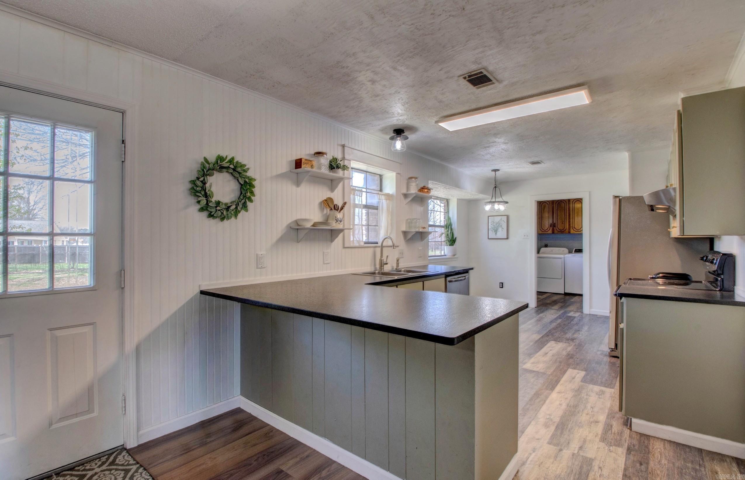 COUNTRY WOOD UNIT - Residential