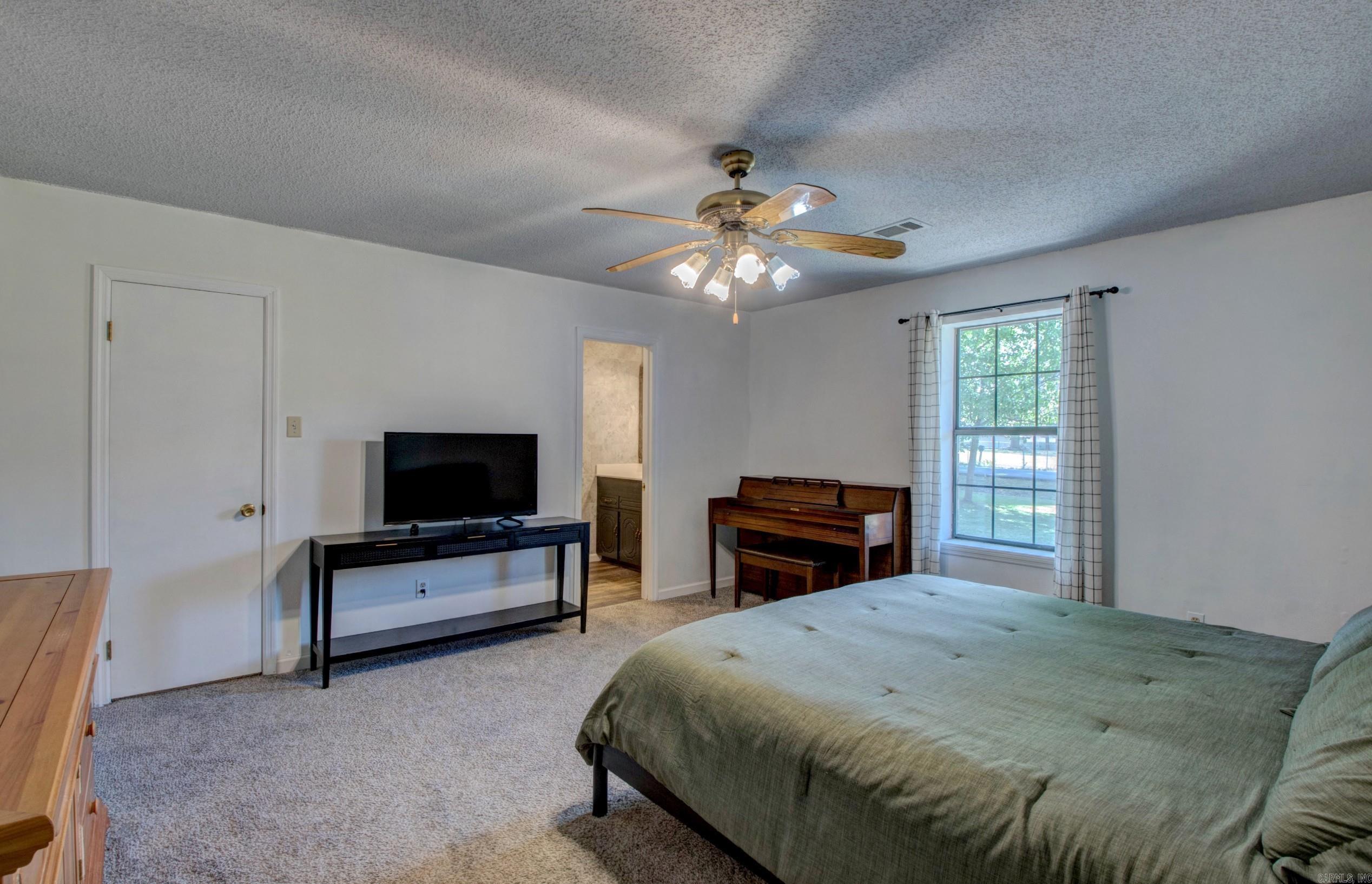 COUNTRY WOOD UNIT - Residential