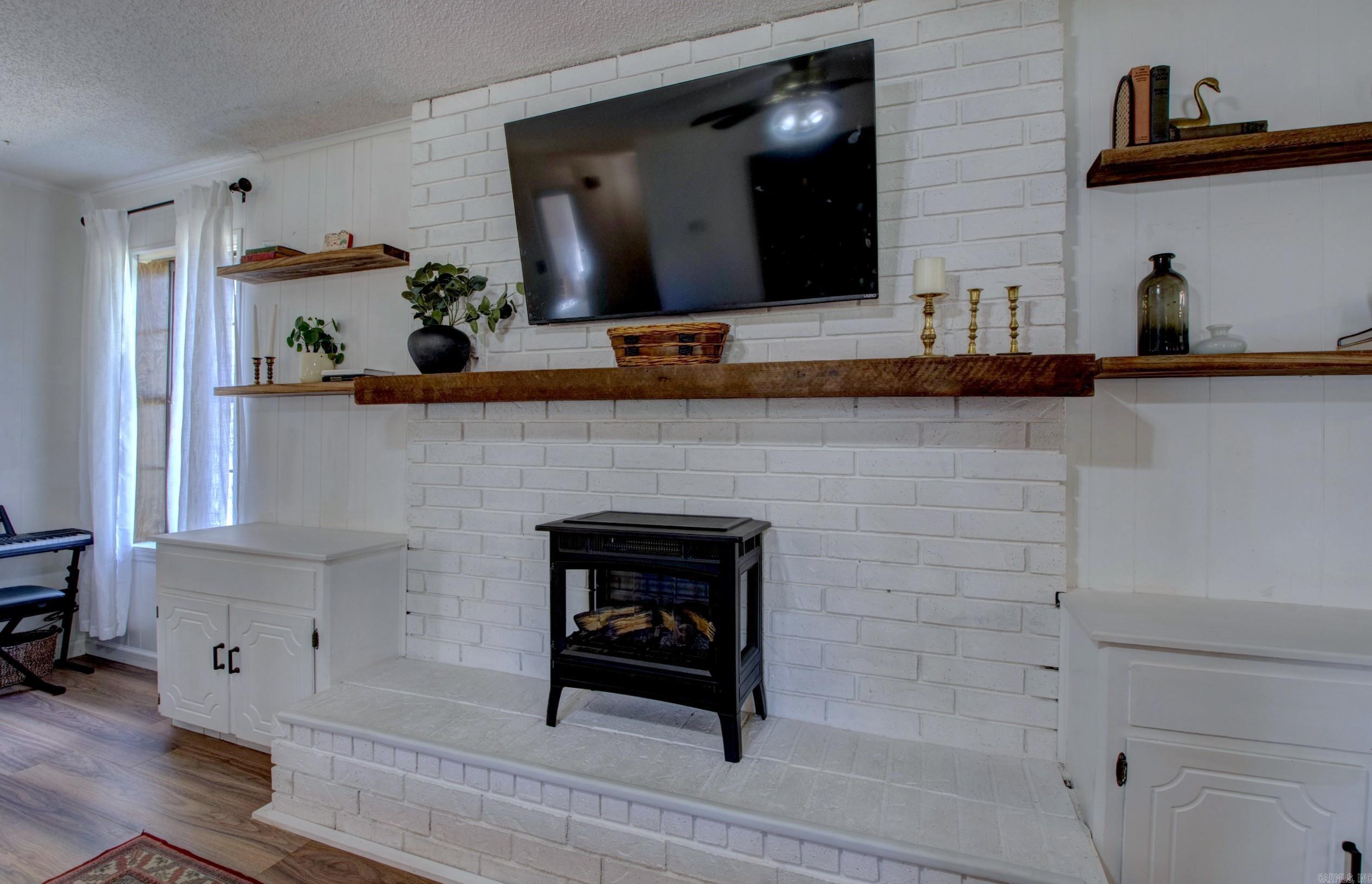 COUNTRY WOOD UNIT - Residential