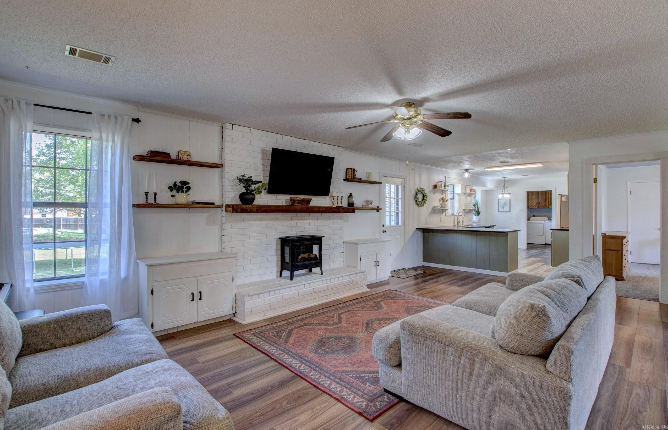 COUNTRY WOOD UNIT - Residential