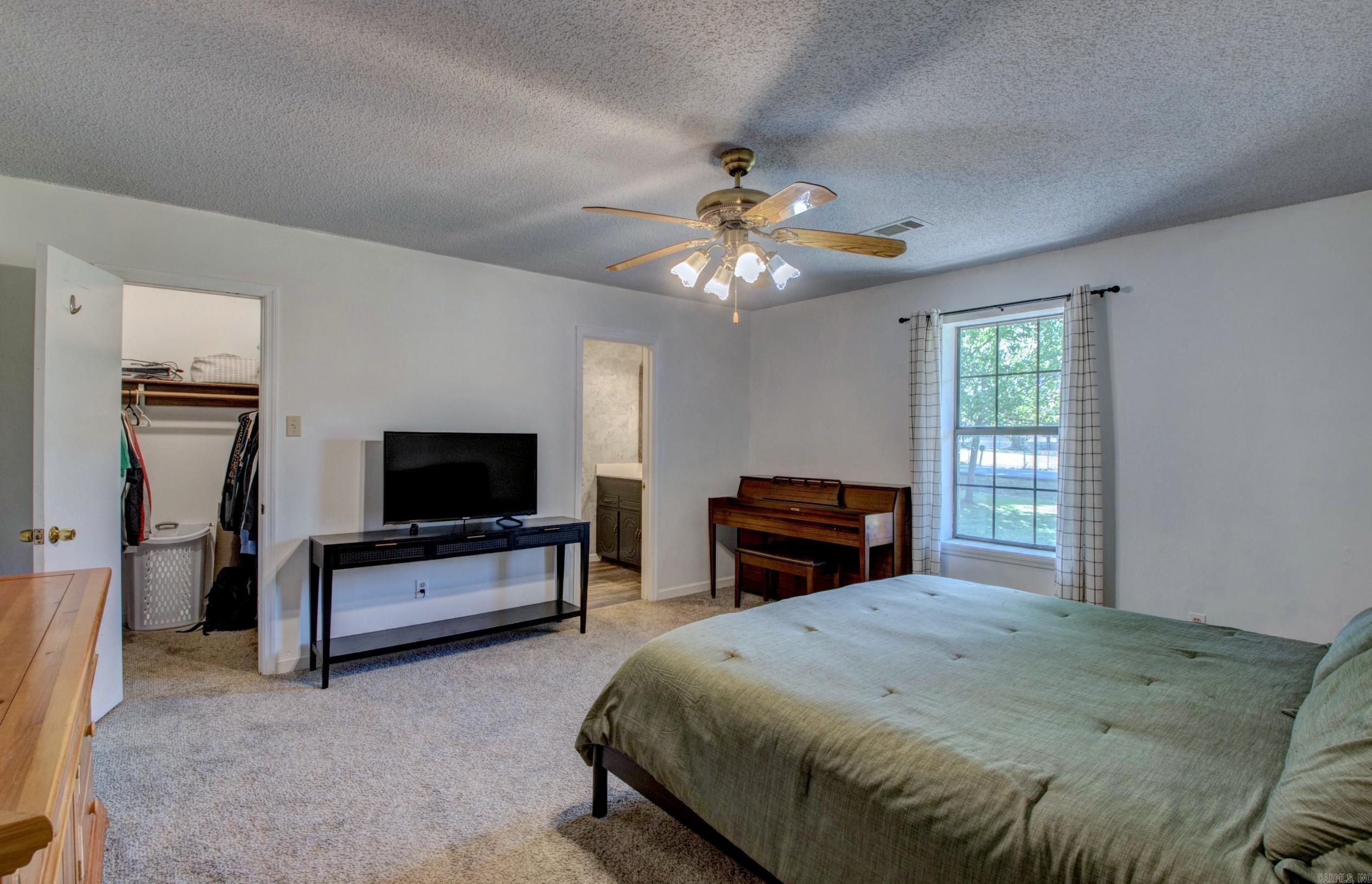 COUNTRY WOOD UNIT - Residential