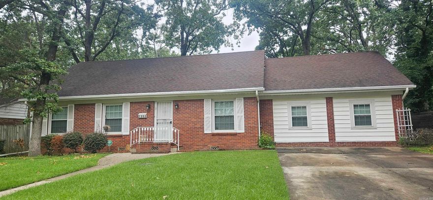 Large 3 bedroom 2 bathroom house for rent in West Little Rock. This is a NON-Smoking home. The kitchen is furnished with a stove top, wall oven, fridge, dishwasher, and disposal. This beautiful home also includes a sun room and HUGE Family Room, fenced yard, hardwood, carpeted and tile floors, a large walk in closet, spacious bathroom downstairs, central heat and air, blinds, washer and dryer connections in a separate utility closet, and a dining room. Pets may be considered.